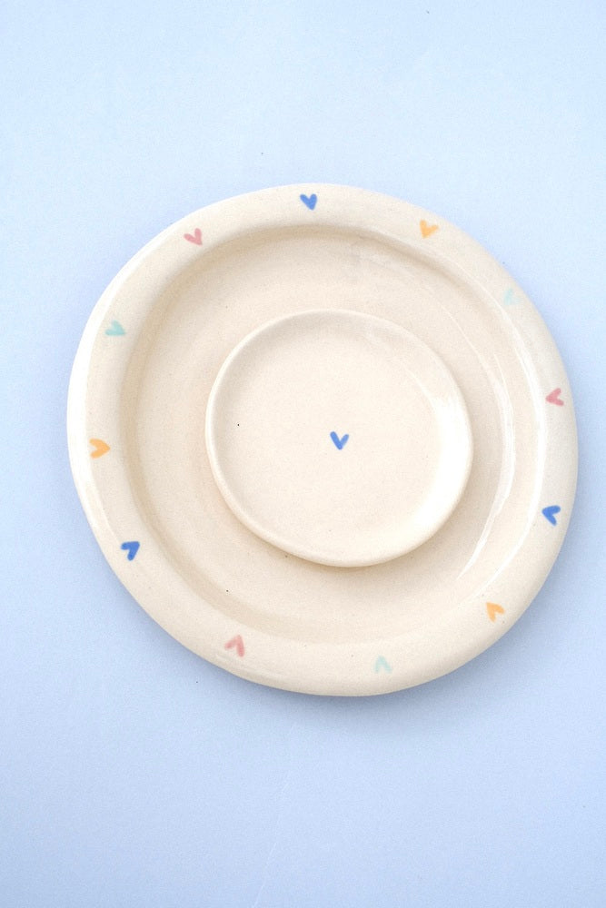Assiette pour enfant en céramique, motif petits coeurs