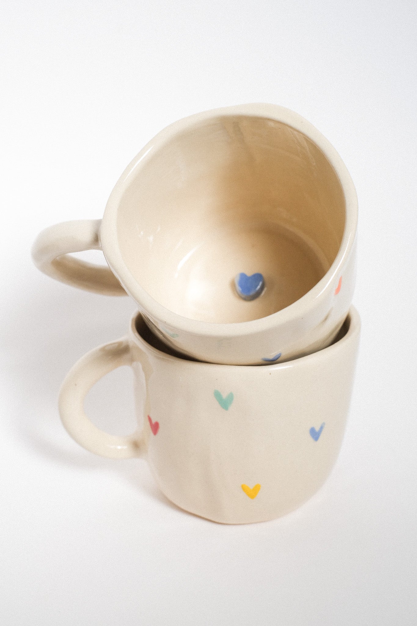 Mugs petits cœurs multicolores