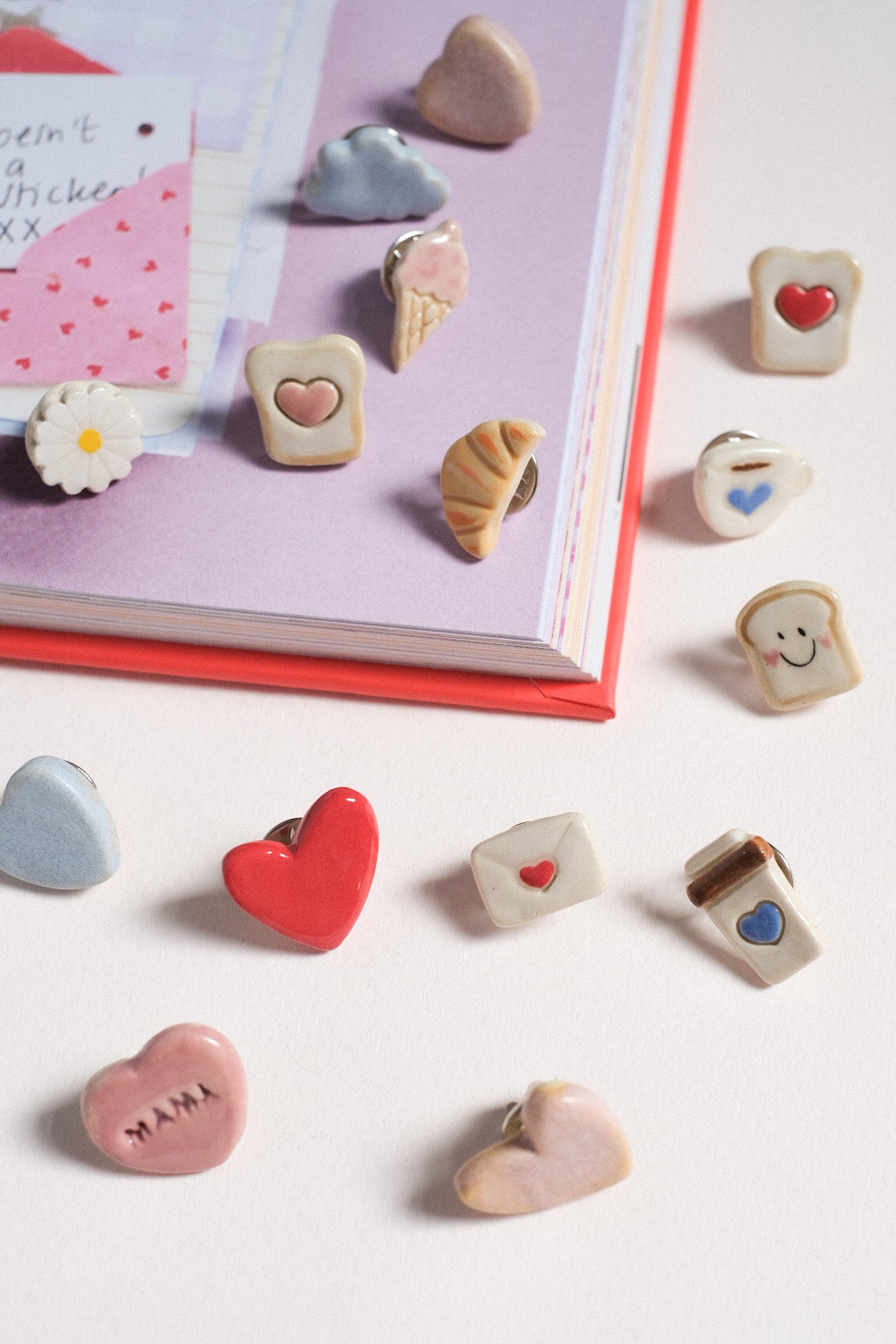 Pin’s céramique mignon – accessoire à petit prix