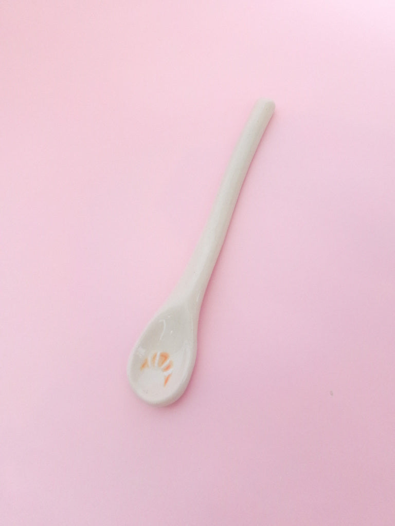 Cuillère en céramique artisanale, motif croissant