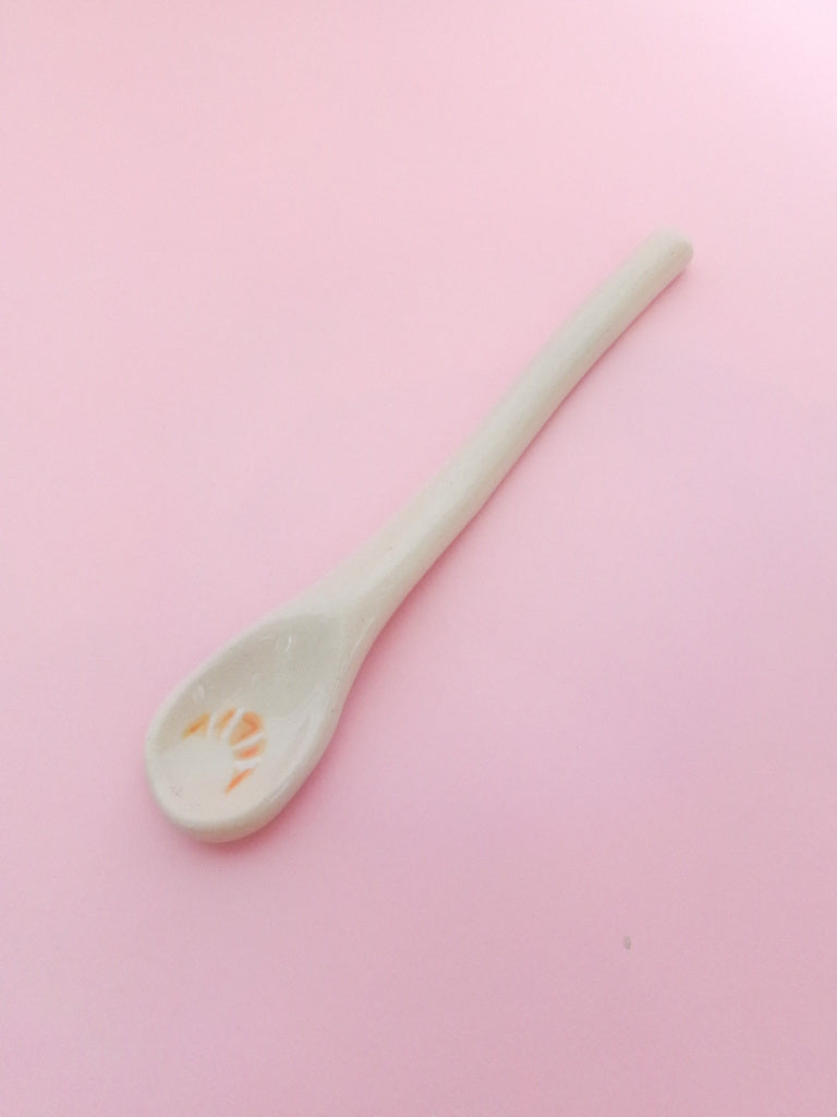 Cuillère en céramique artisanale, motif croissant