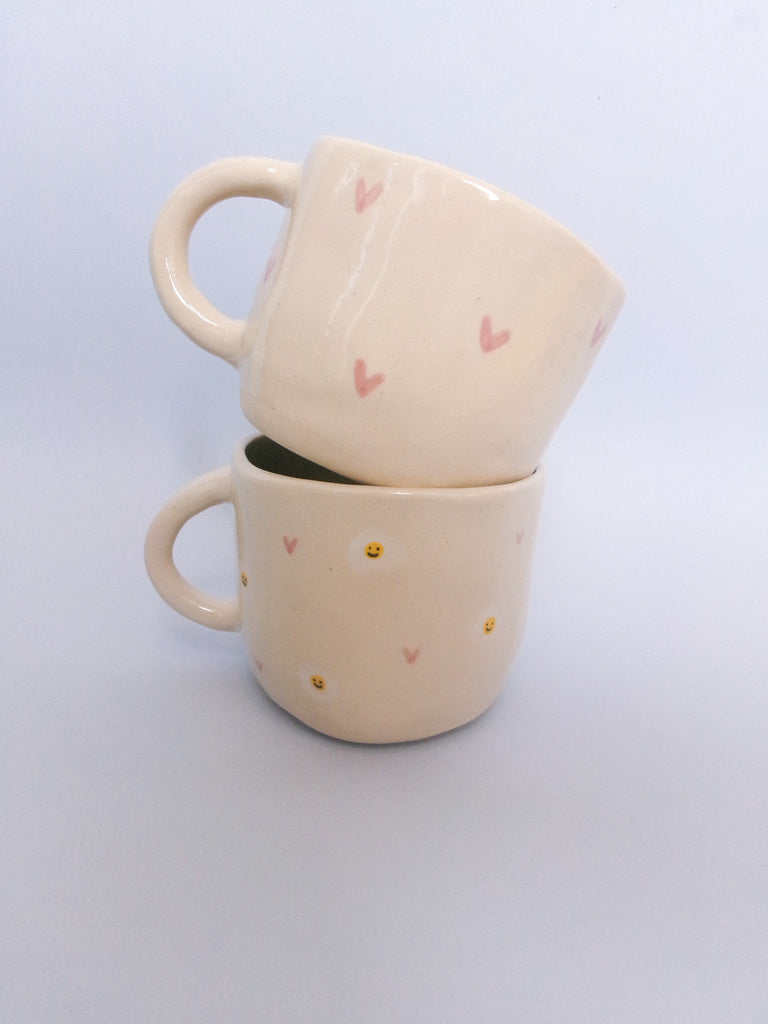 Mug en céramique - Petits cœurs peints à la main