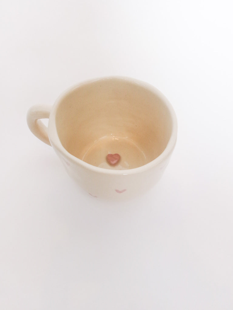 Mug en céramique - Petits cœurs peints à la main