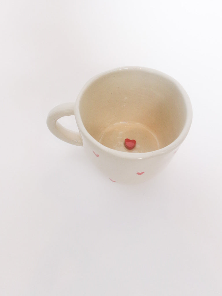 Mug en céramique - Petits cœurs peints à la main