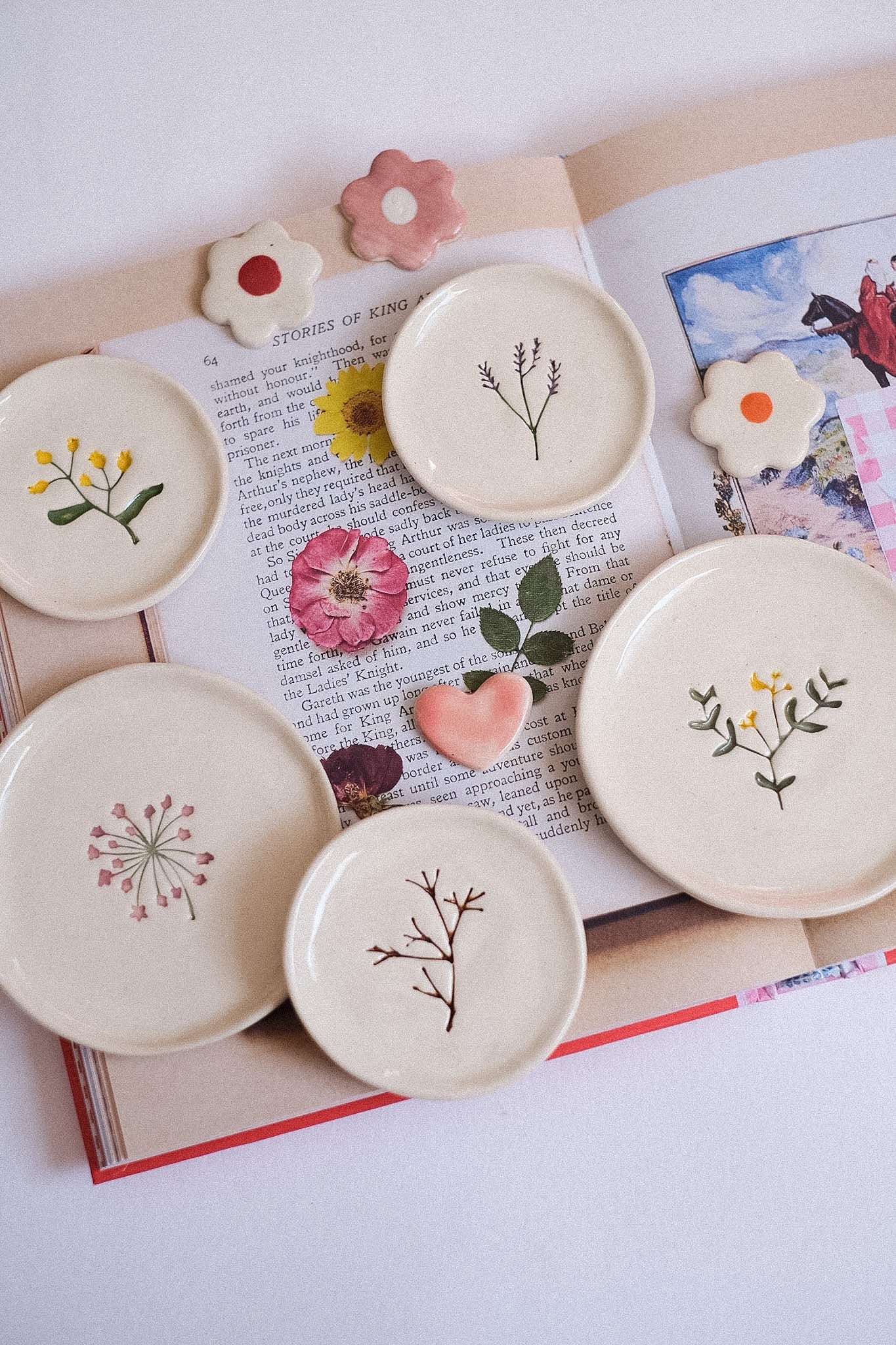 Coupelle fleurs sauvages gravées artisanale