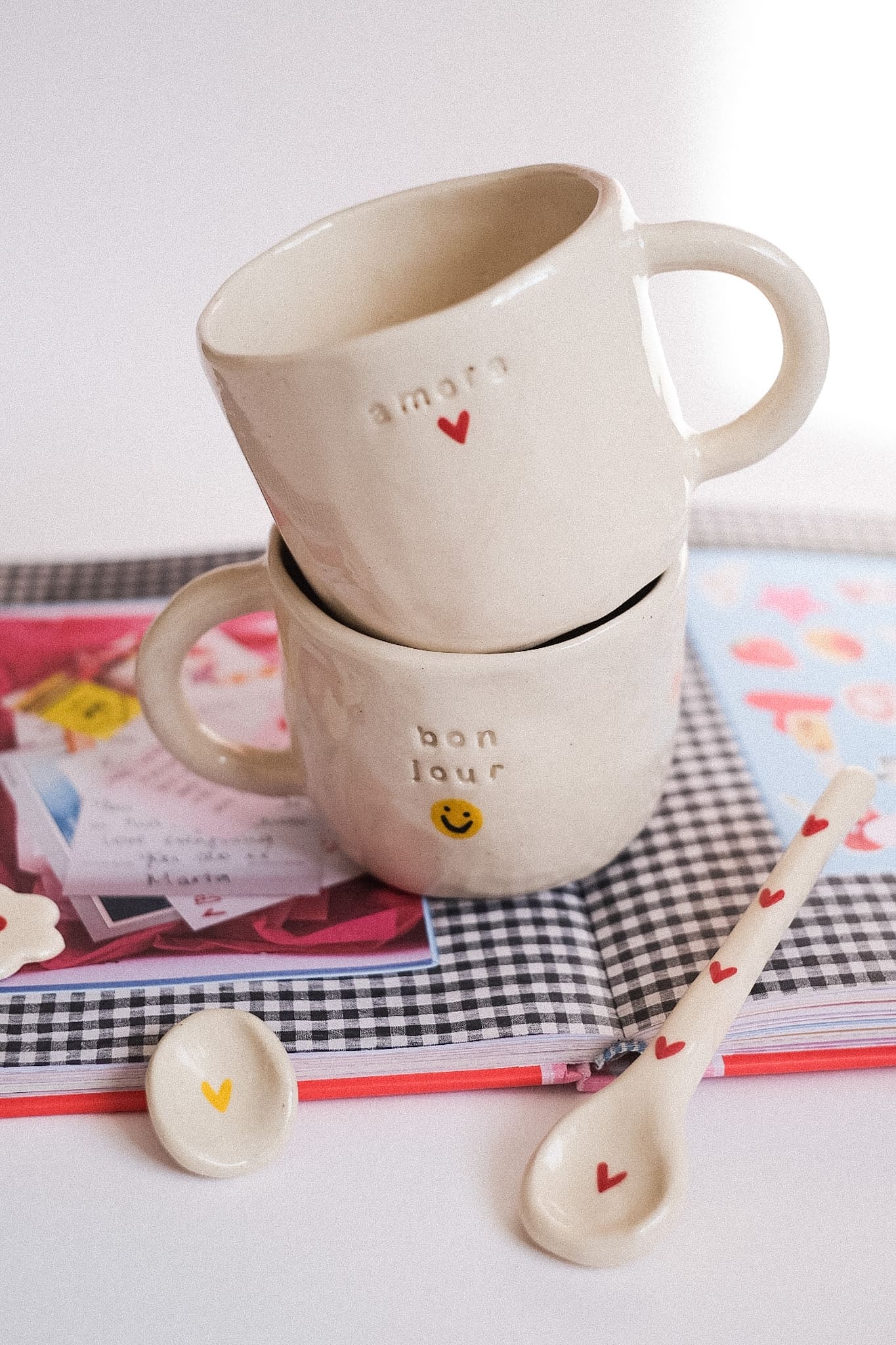 Mug en céramique artisanal Bonjour smiley