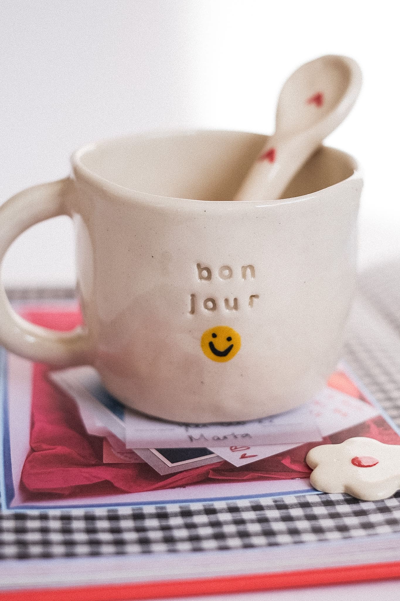 Mug en céramique artisanal Bonjour smiley