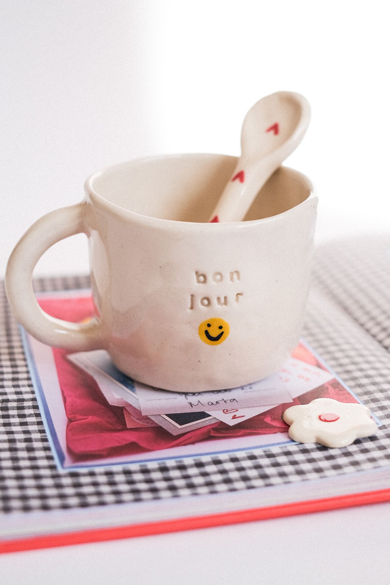Mug en céramique artisanal Bonjour smiley