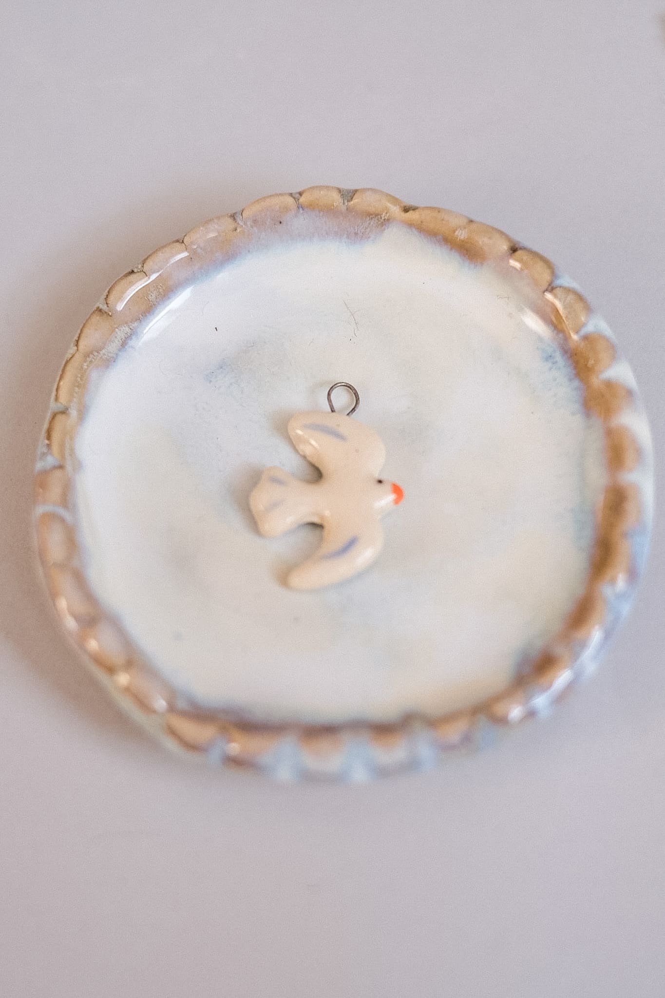 Médaille en céramique artisanale faite main