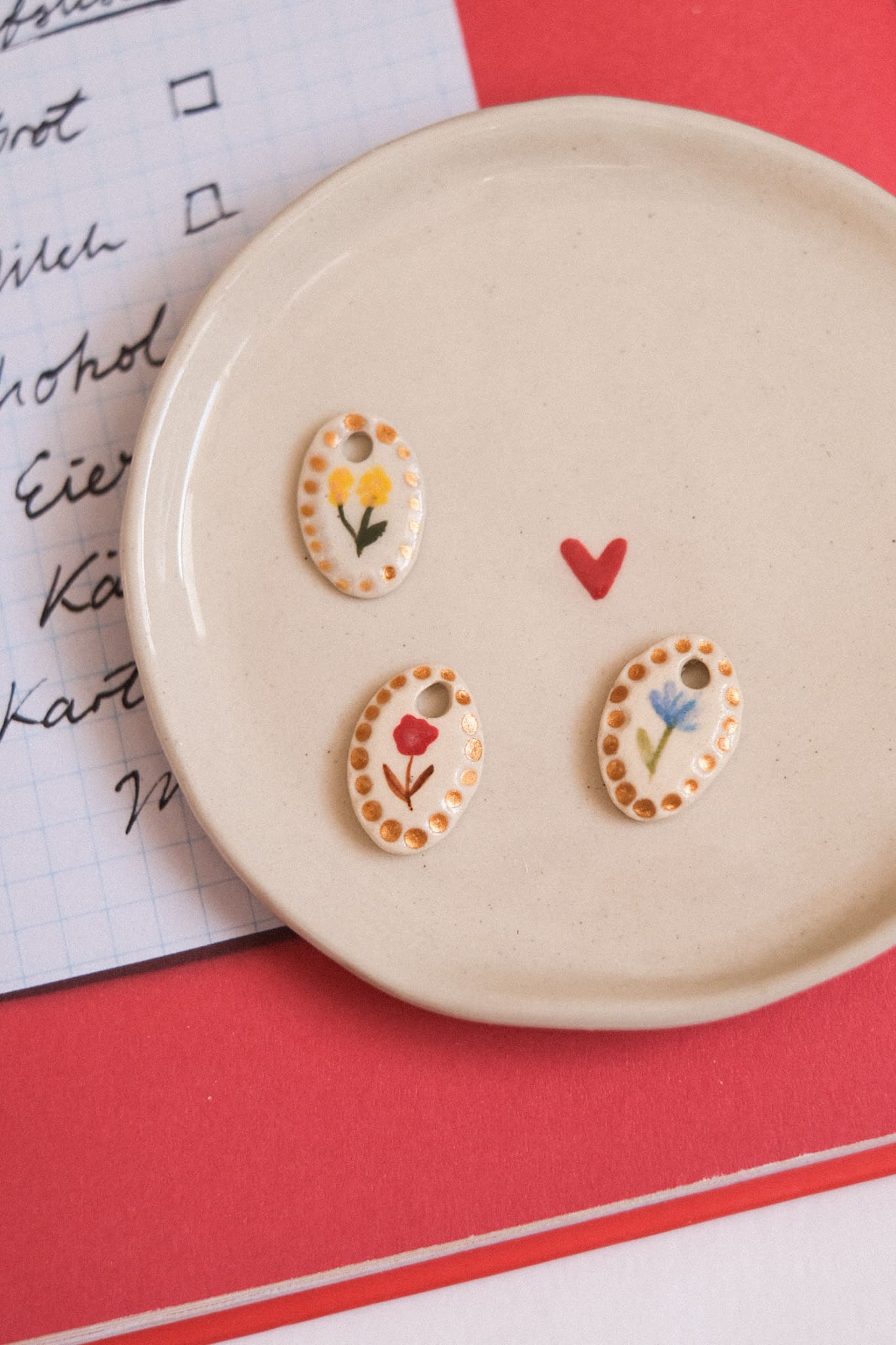 Médaille en céramique artisanale faite main