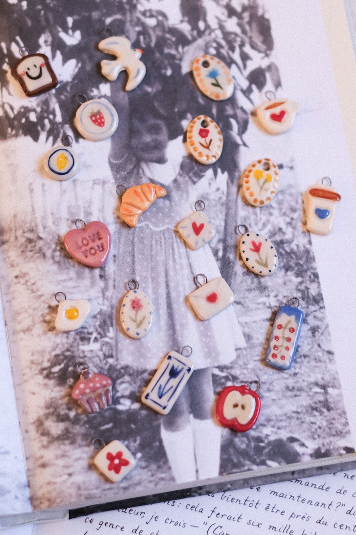 Médaille en céramique artisanale faite main