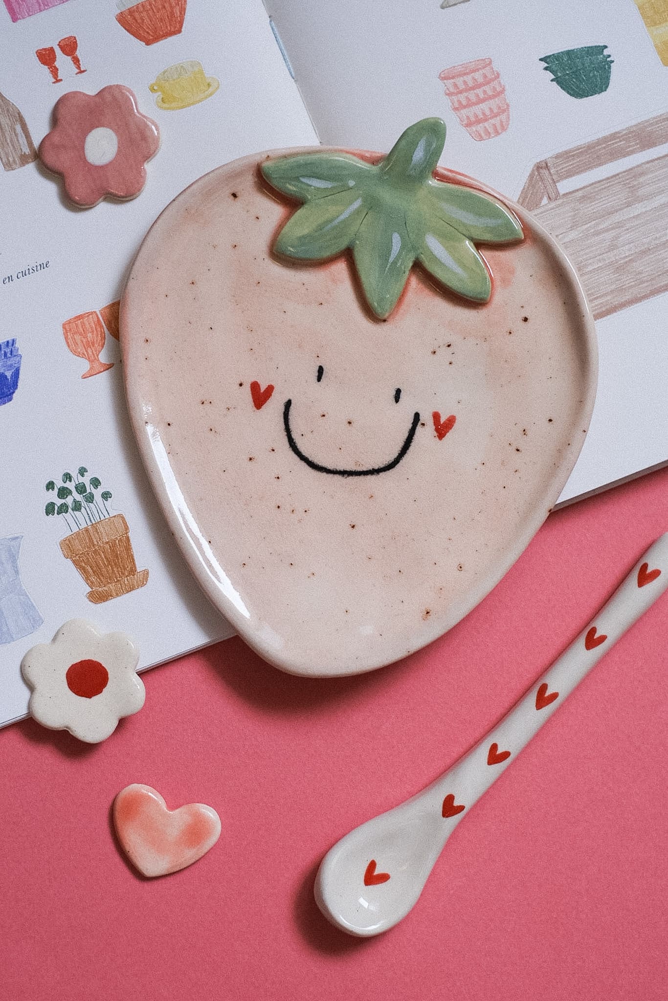 Assiette fraise sourire en céramique