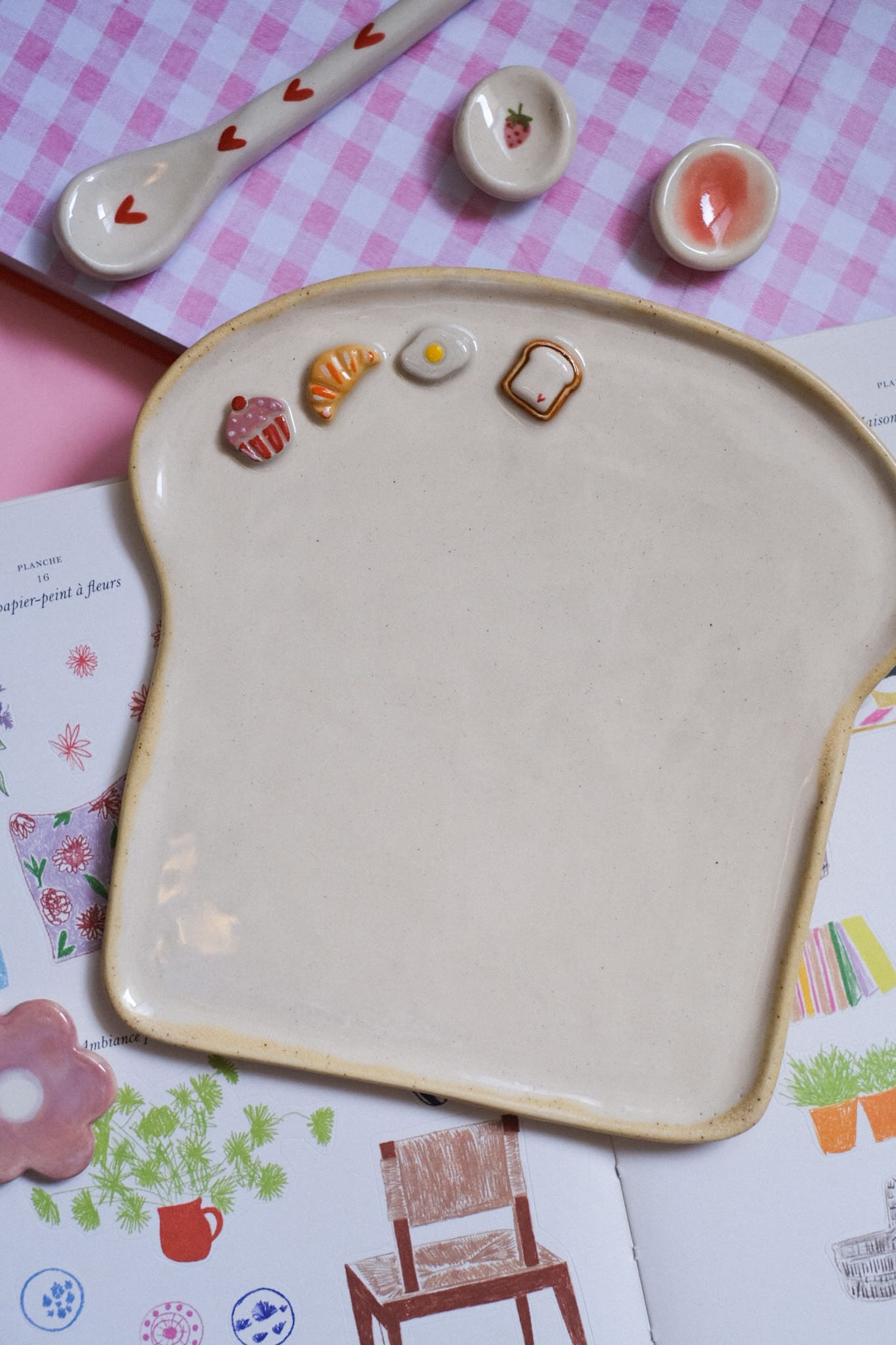 Assiette tartine XL céramique artisanale détails miniatures