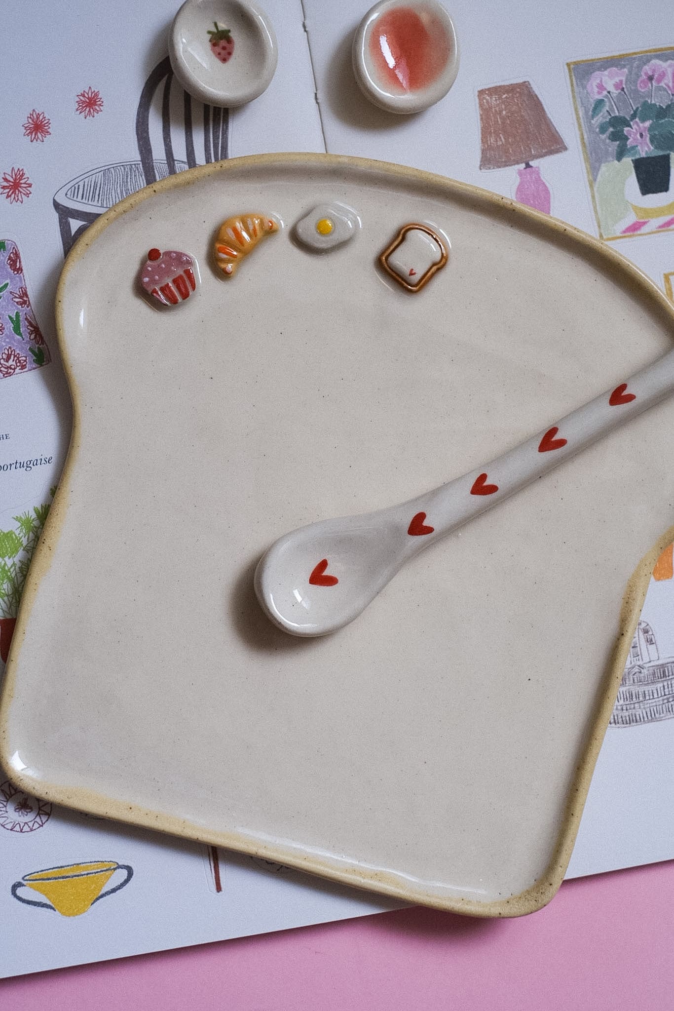 Assiette tartine XL céramique artisanale détails miniatures