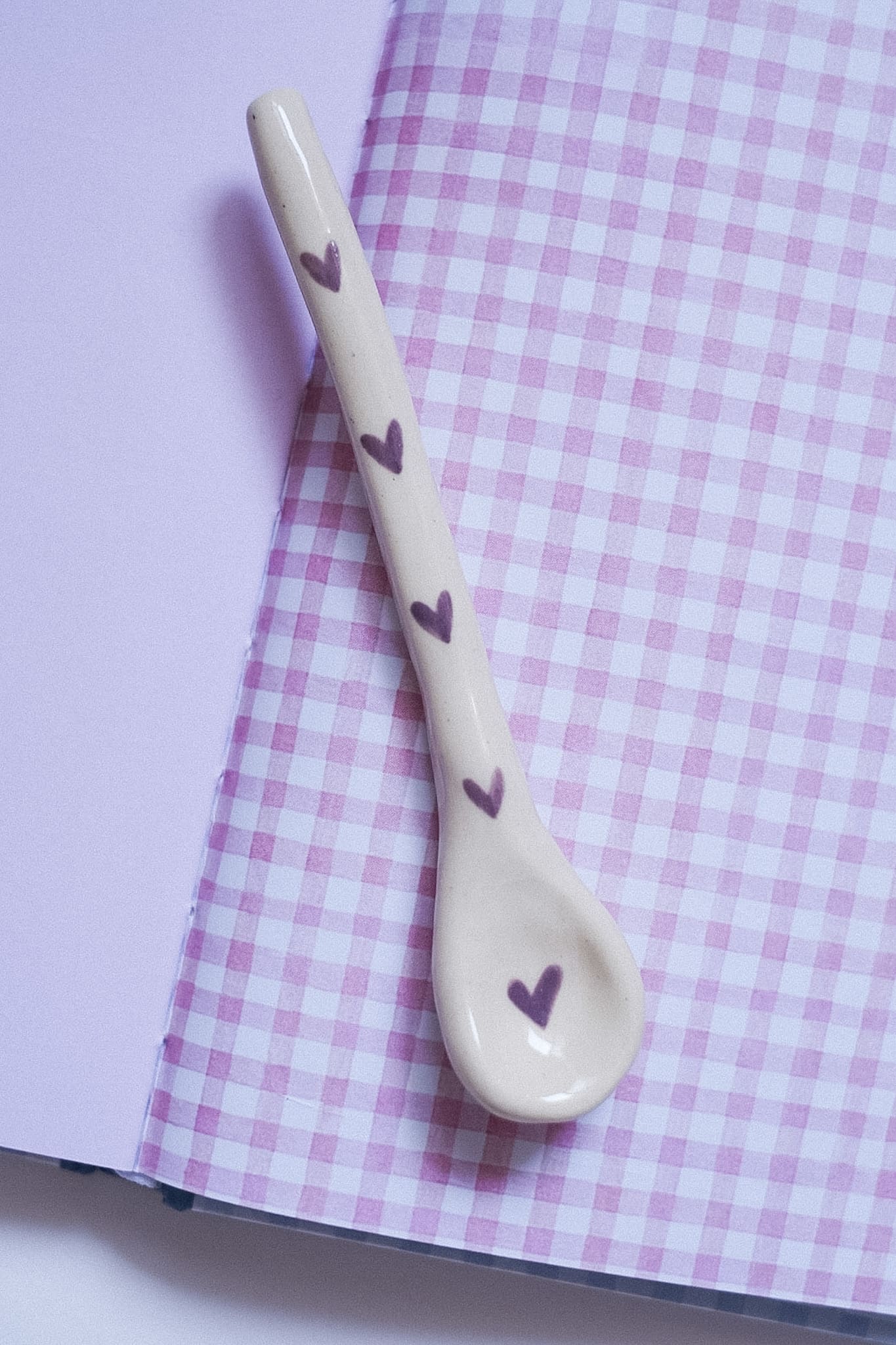 Cuillère en céramique artisanale - motif petits coeurs