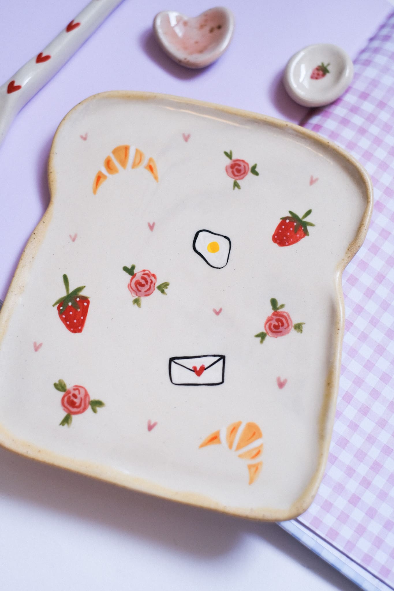 Assiette tartine en céramique artisanale motifs gourmands et fleuris