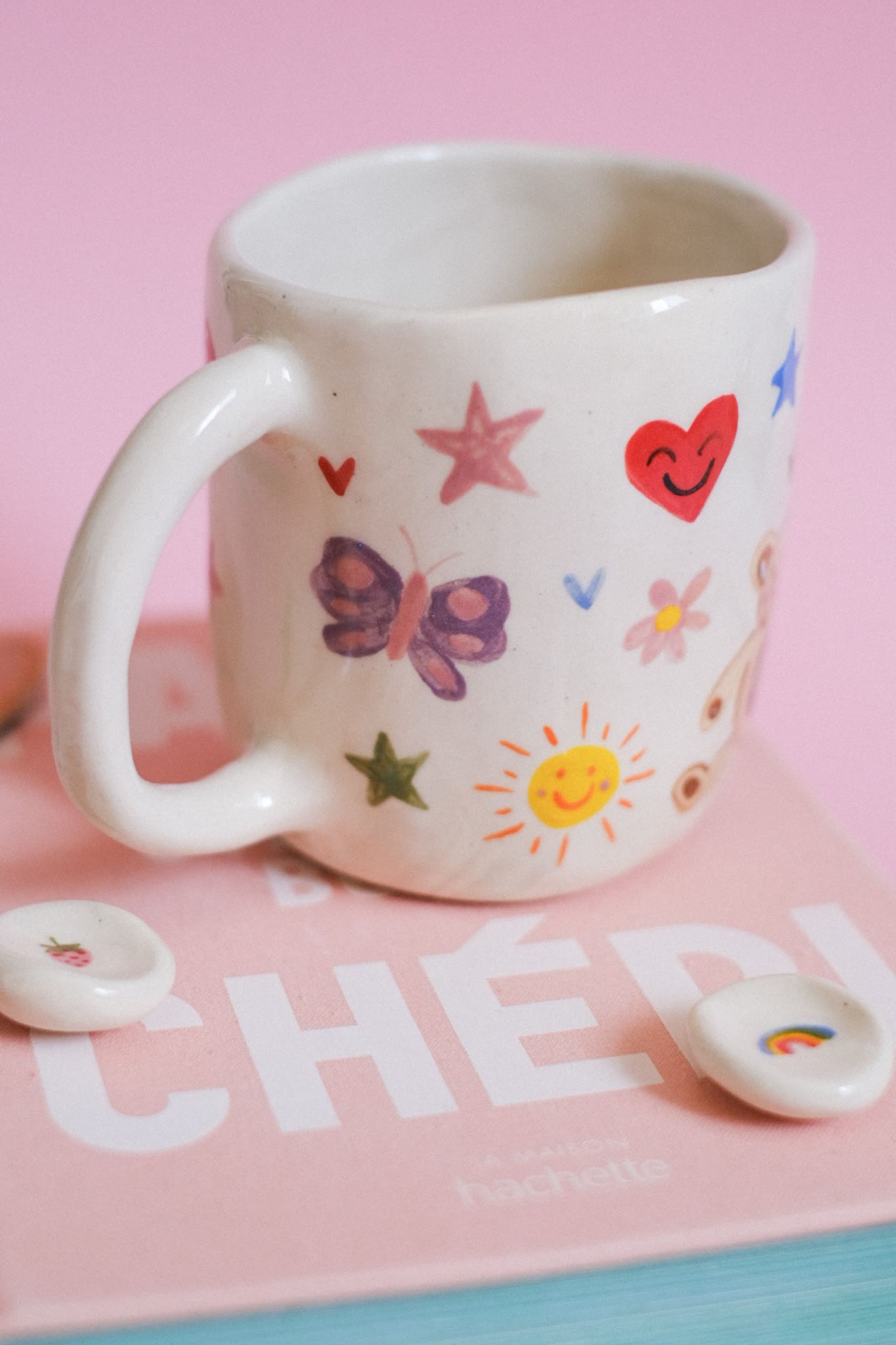 Grand mug en grès peint main motifs colorés multicolores