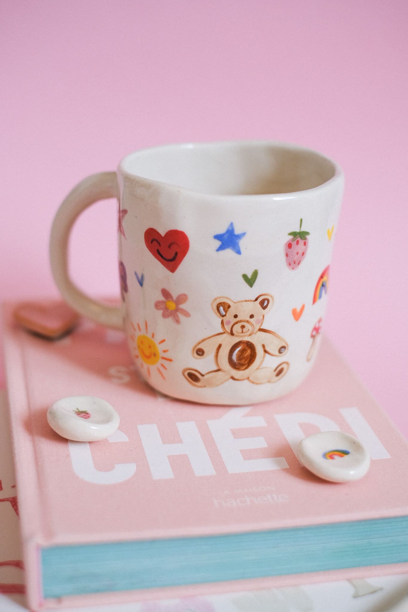 Grand mug en grès peint main motifs colorés multicolores