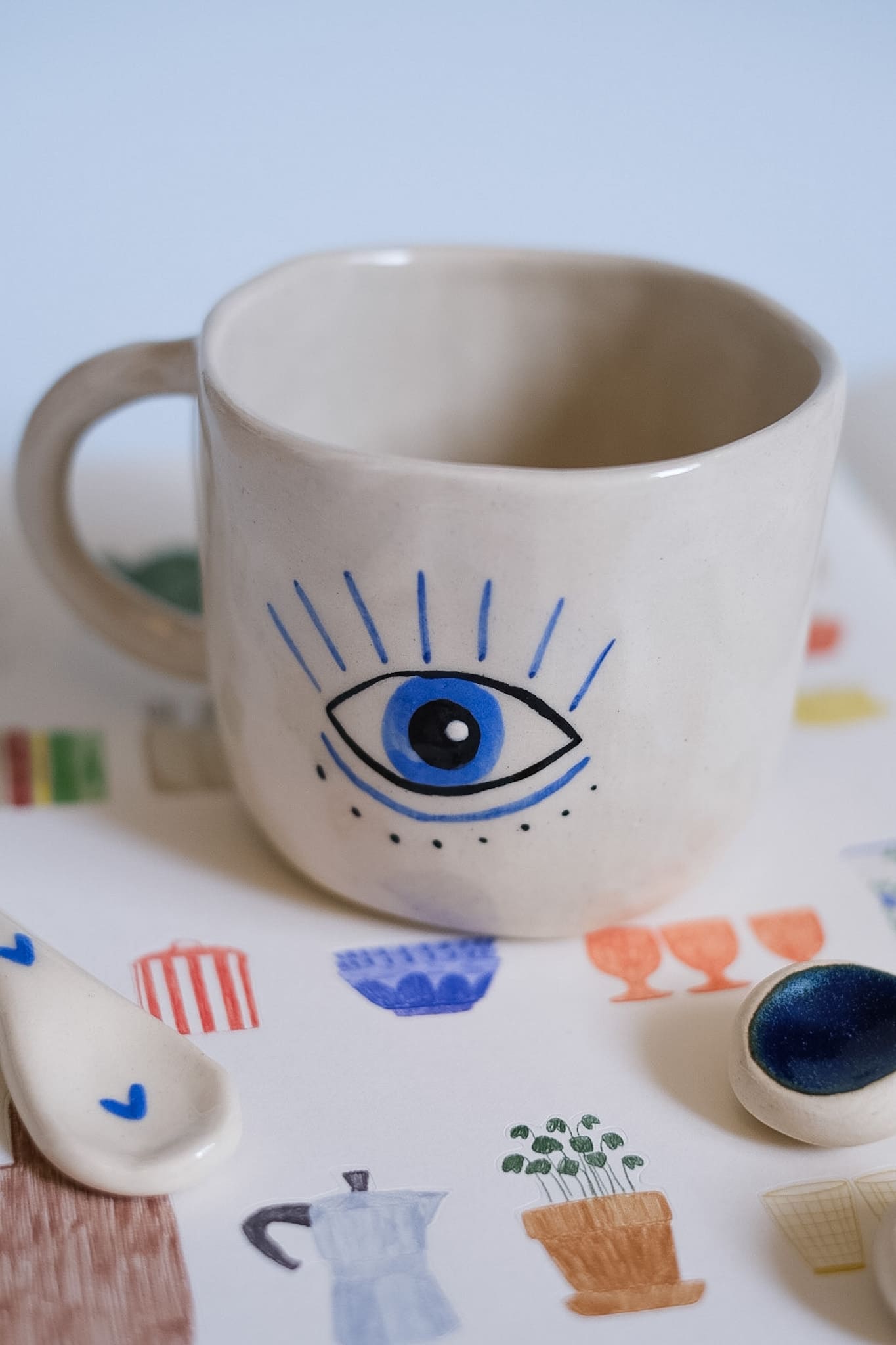 Mug en céramique artisanale motif œil karma porte-bonheur