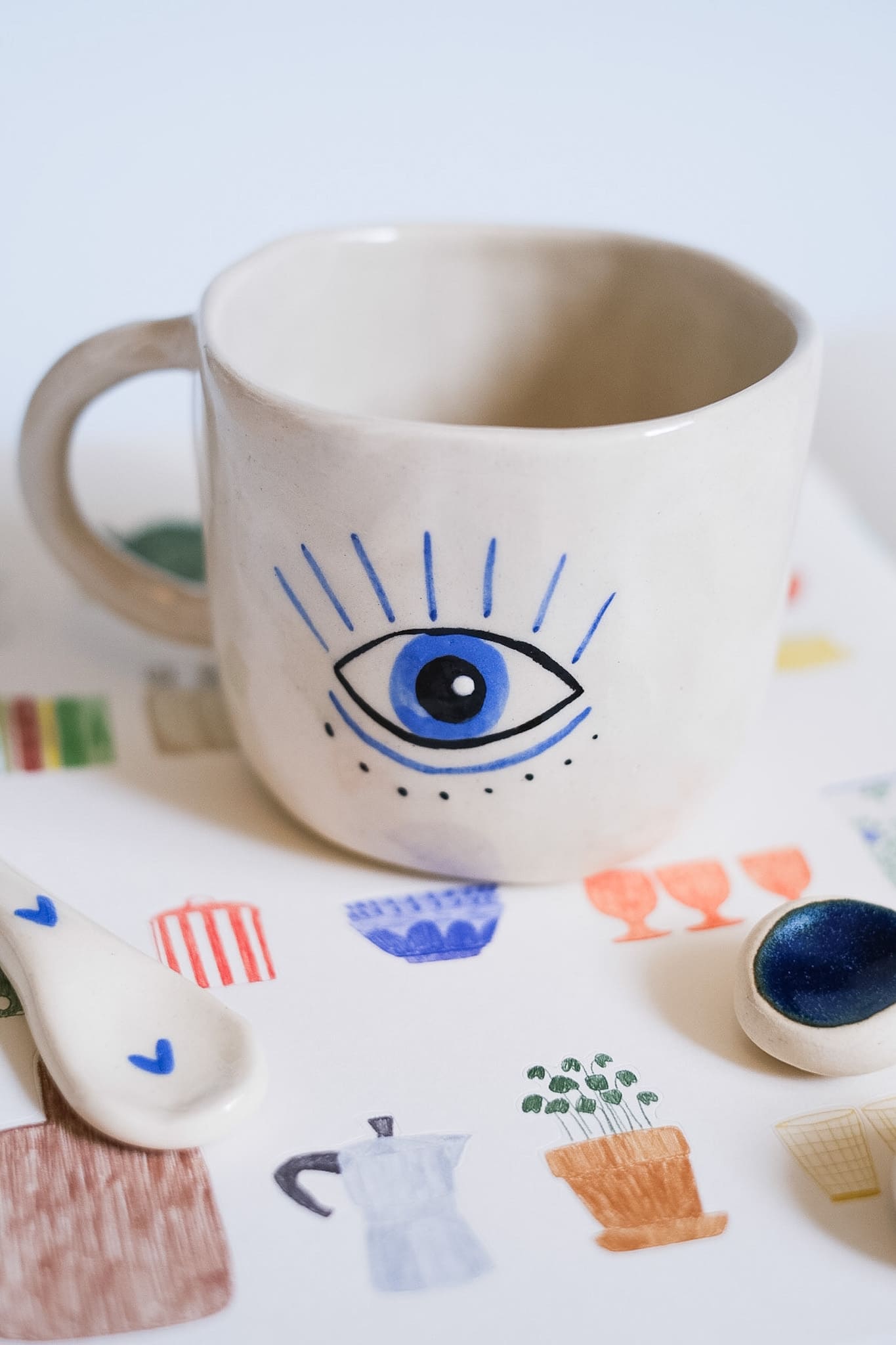 Mug en céramique artisanale motif œil karma porte-bonheur