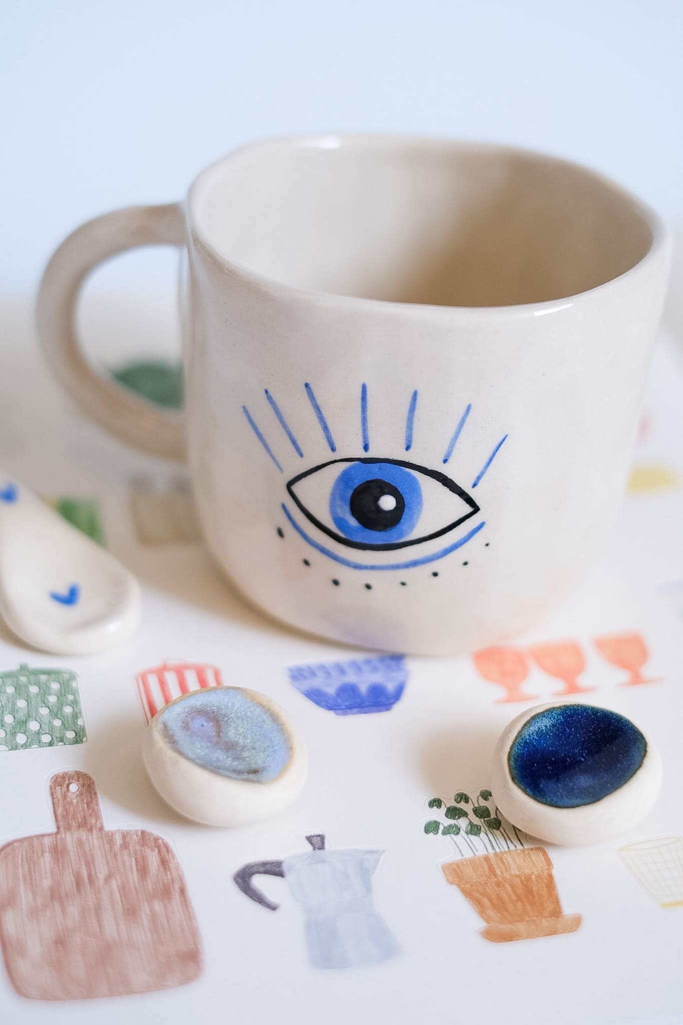 Mug en céramique artisanale motif œil karma porte-bonheur