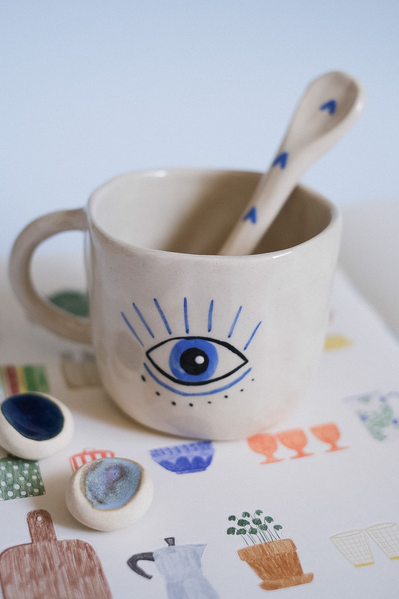 Mug en céramique artisanale motif œil karma porte-bonheur