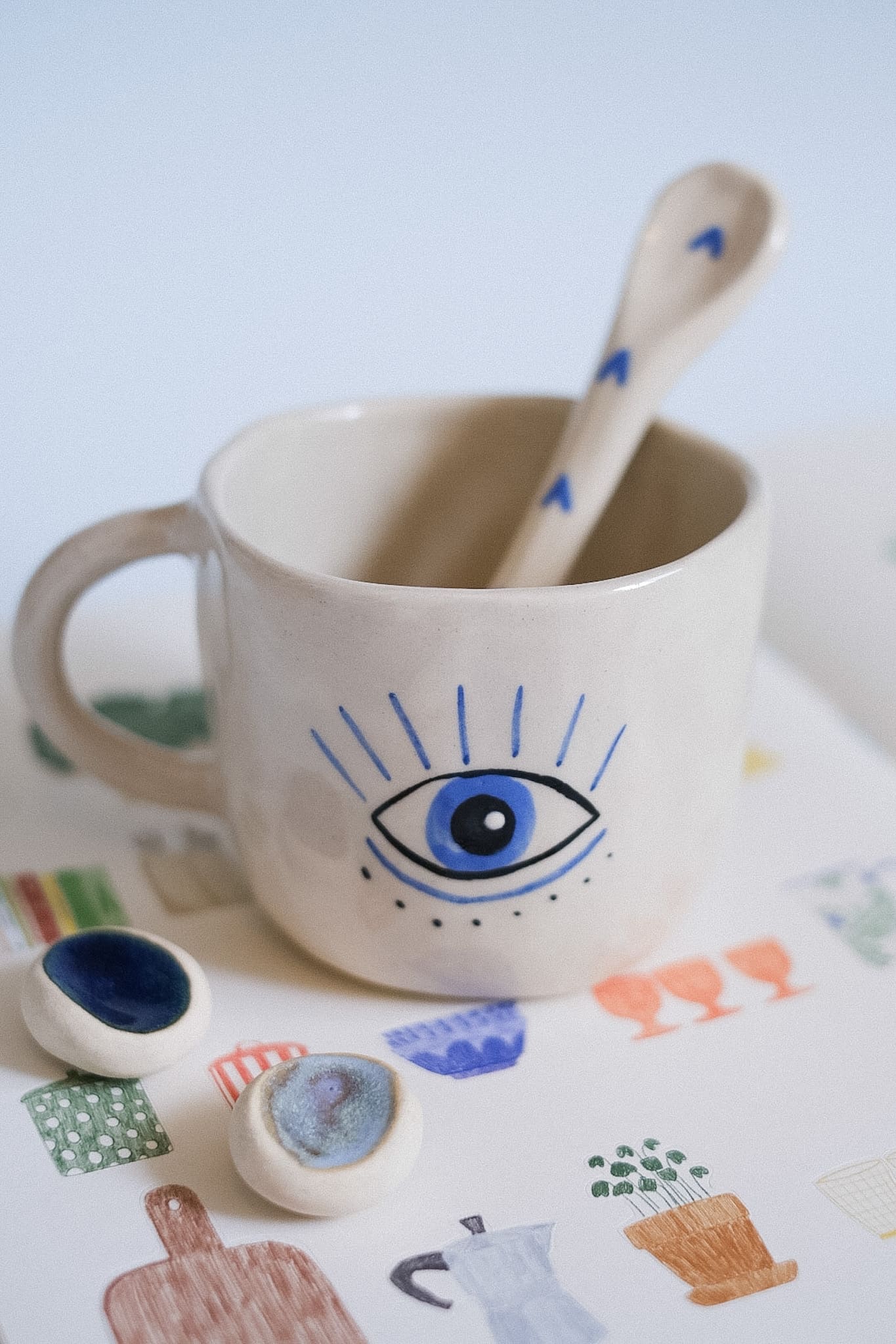 Mug en céramique artisanale motif œil karma porte-bonheur