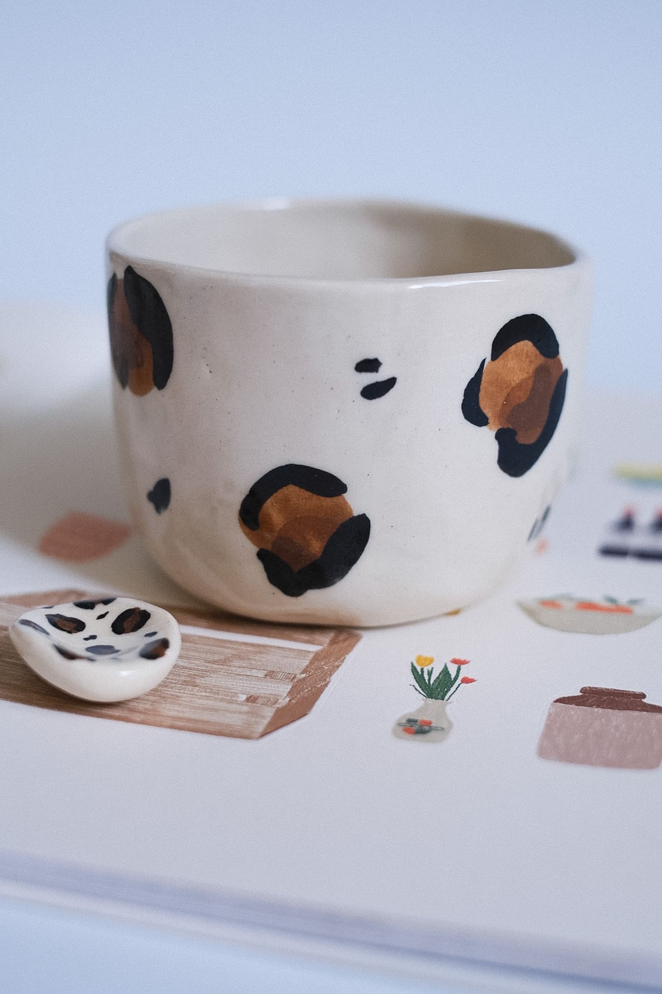 Tasse céramique léopard artisanale faite main