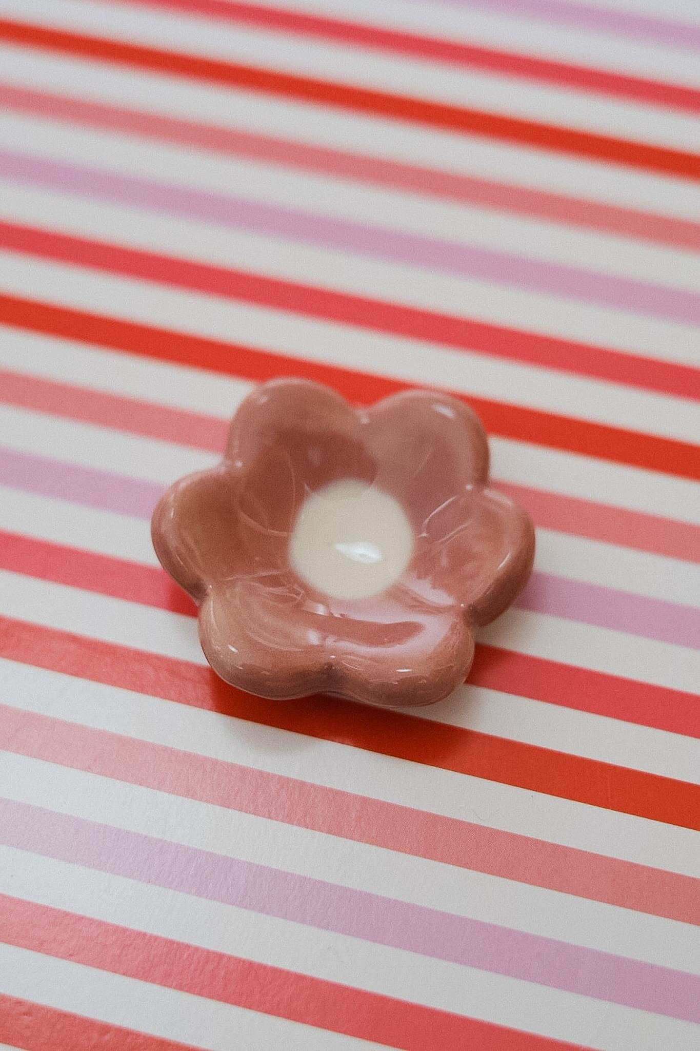 Pierre d’apaisement fleur en céramique