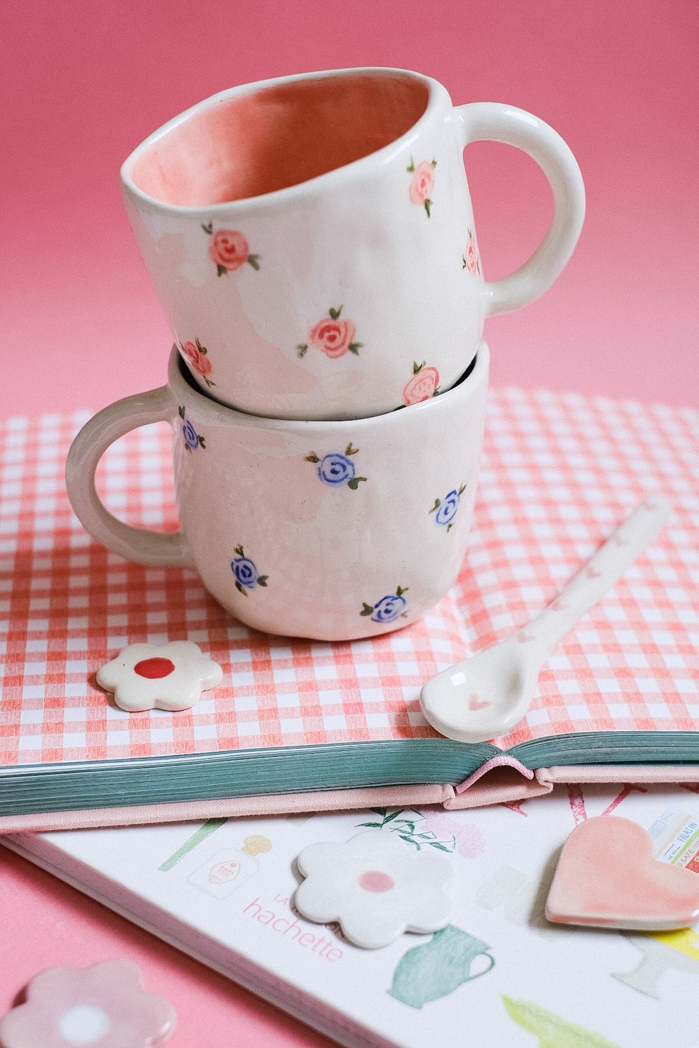 Mug en céramique artisanale petites roses peintes à la main