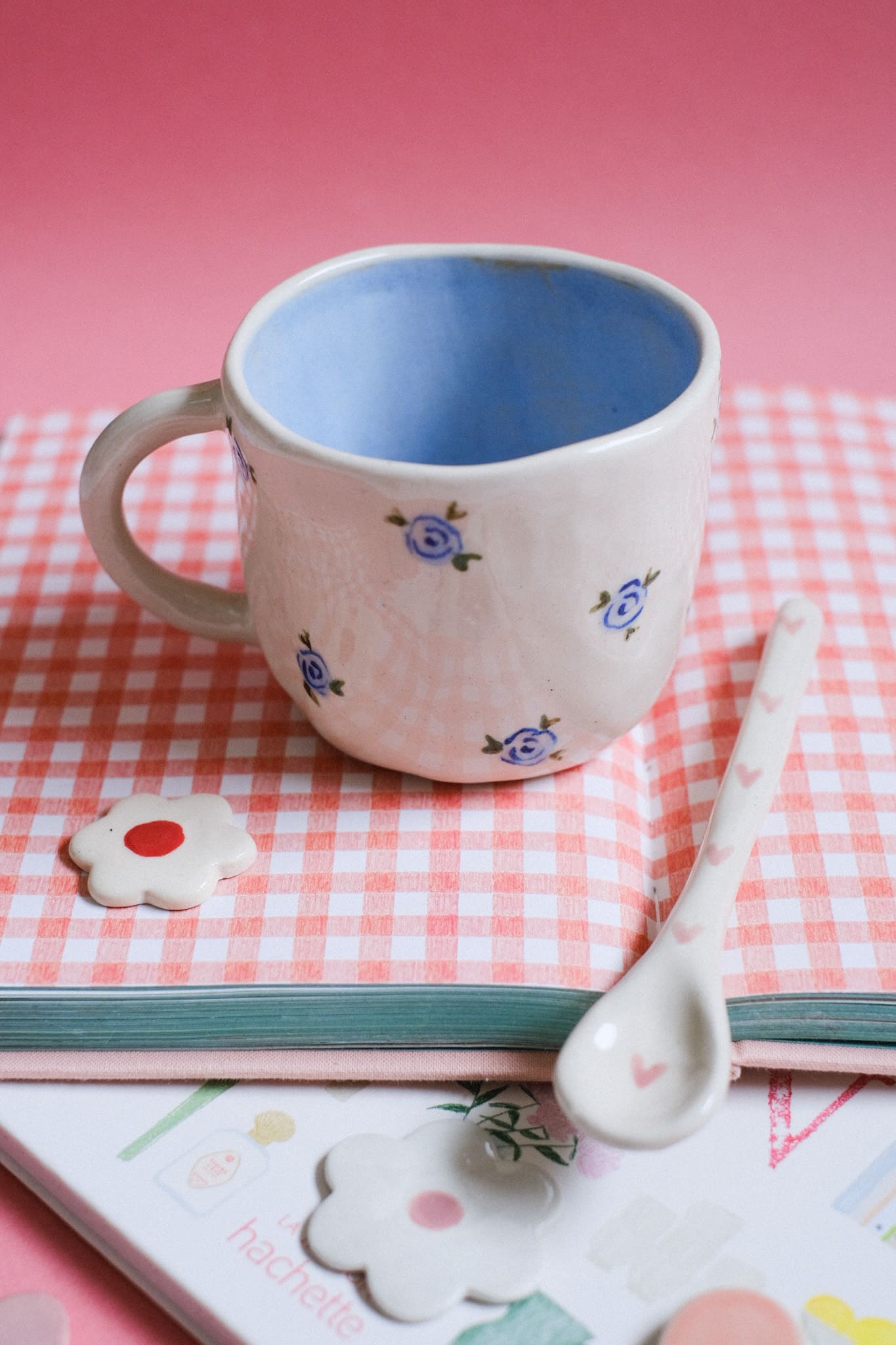 Mug en céramique artisanale petites roses peintes à la main
