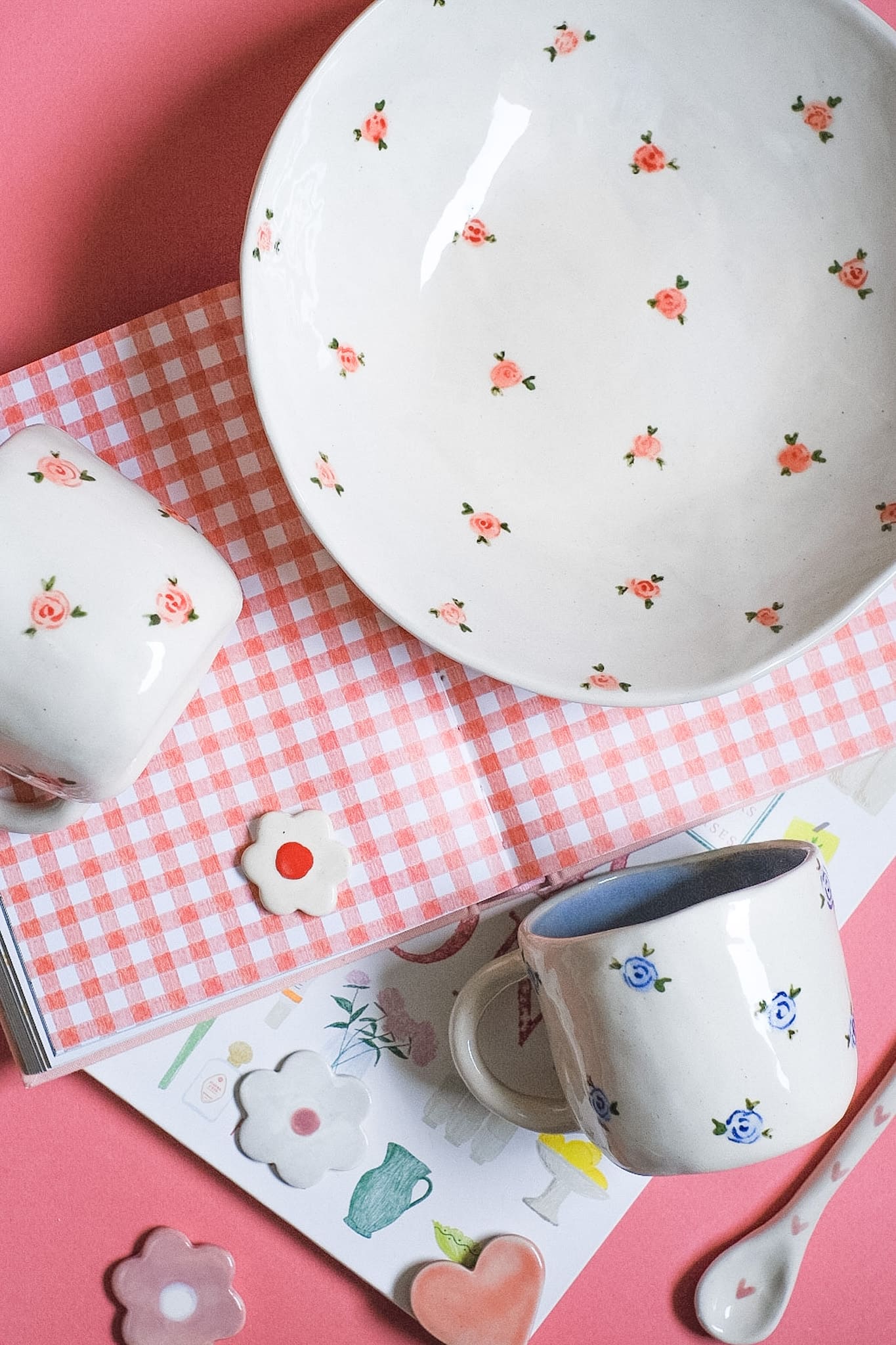 Mug en céramique artisanale petites roses peintes à la main