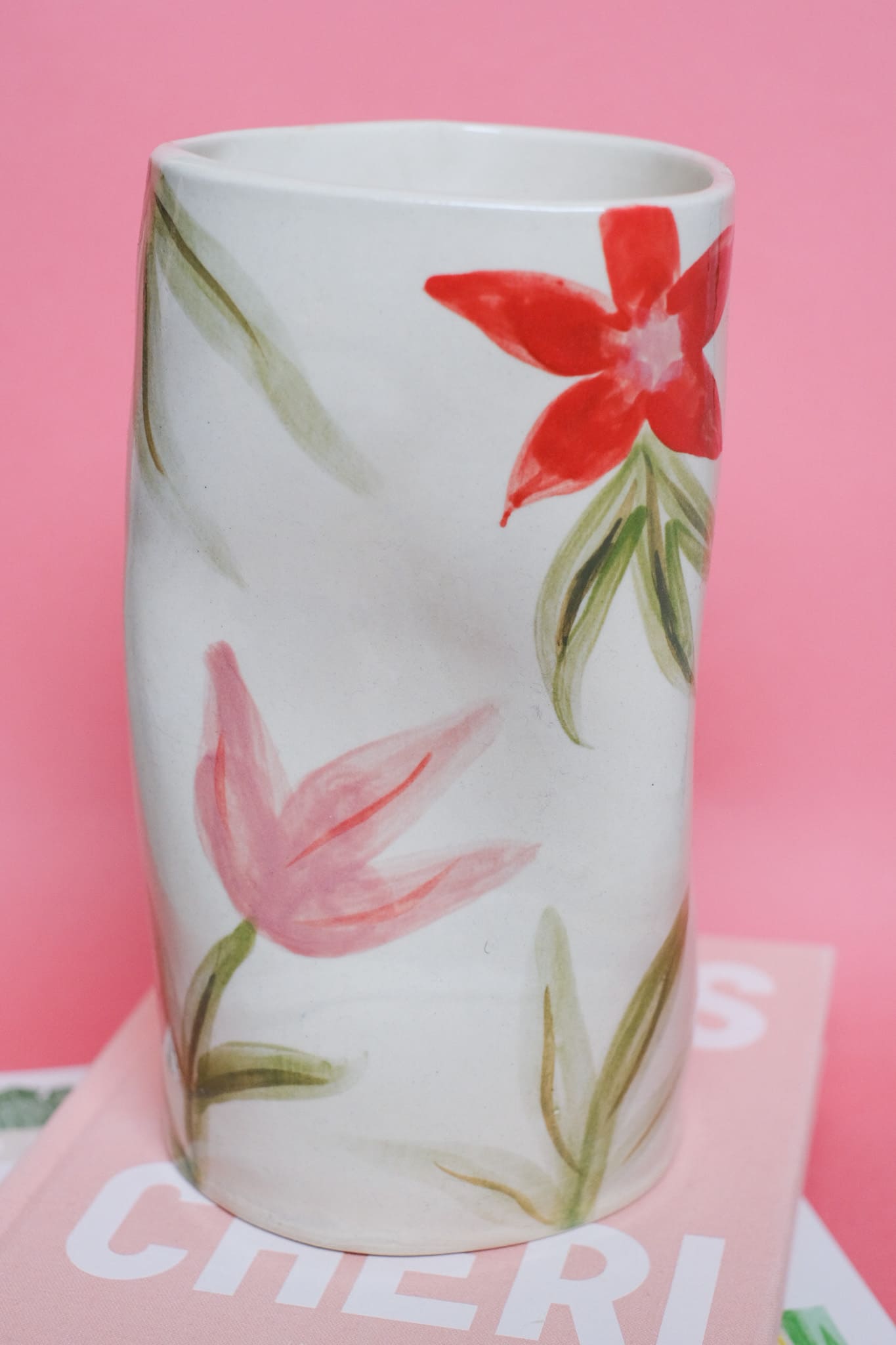 Grand vase céramique artisanale graphique fleurs