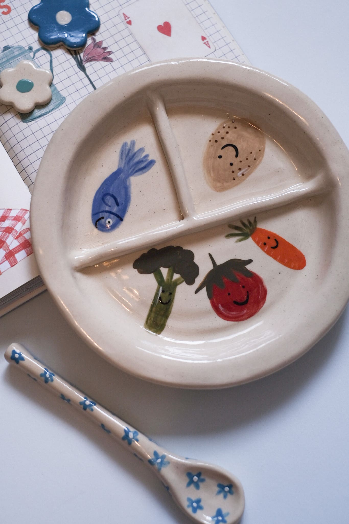 Assiette en céramique enfant compartimentée