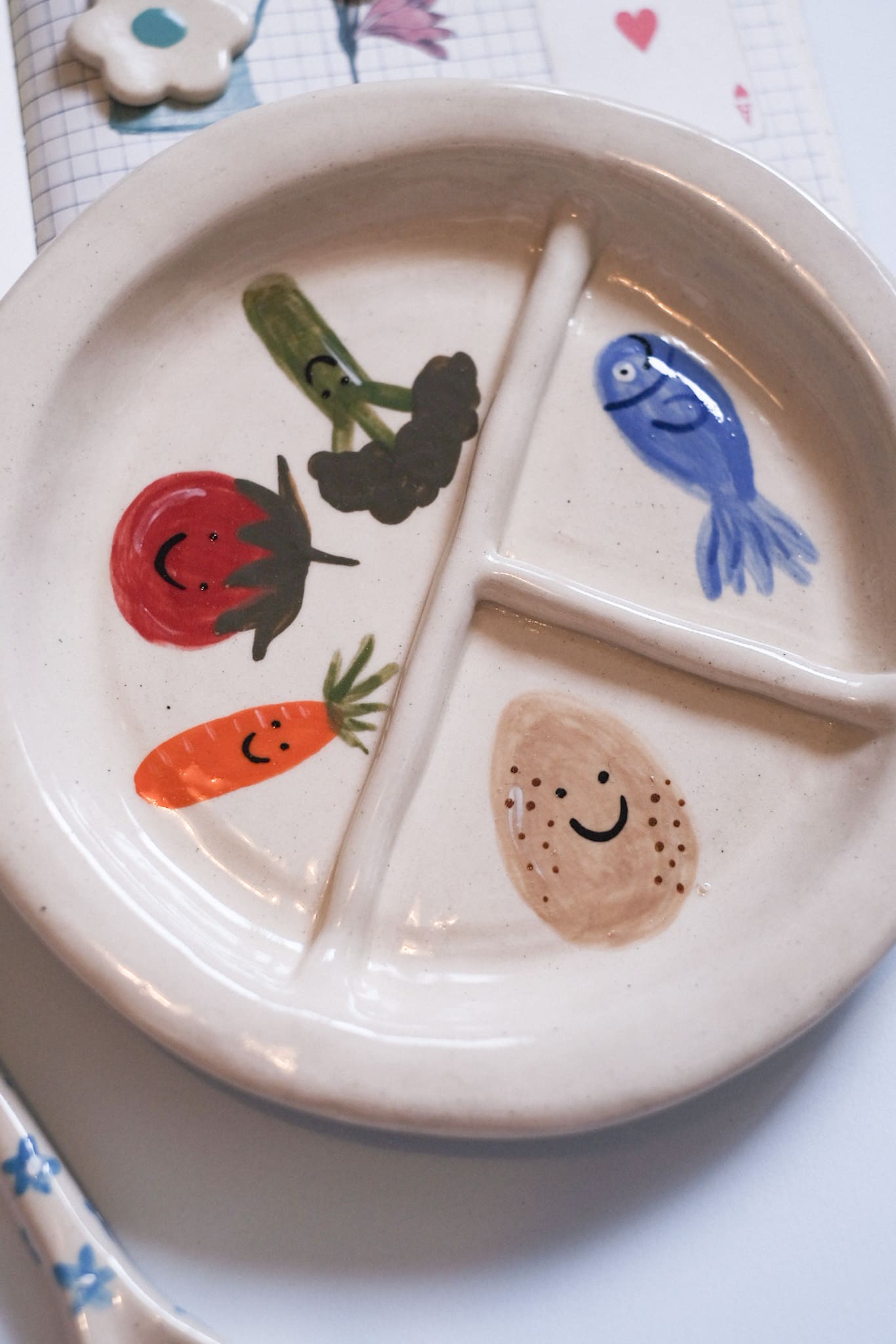 Assiette en céramique enfant compartimentée