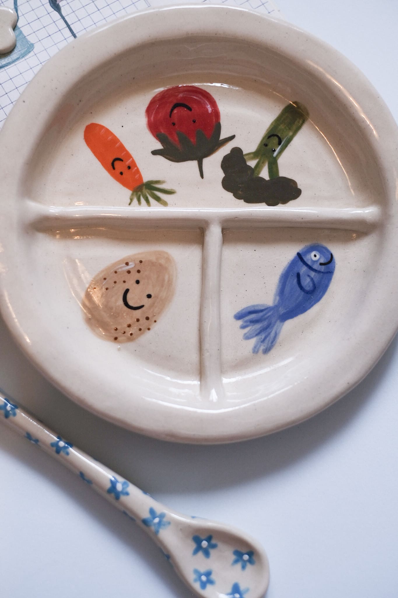 Assiette en céramique enfant compartimentée