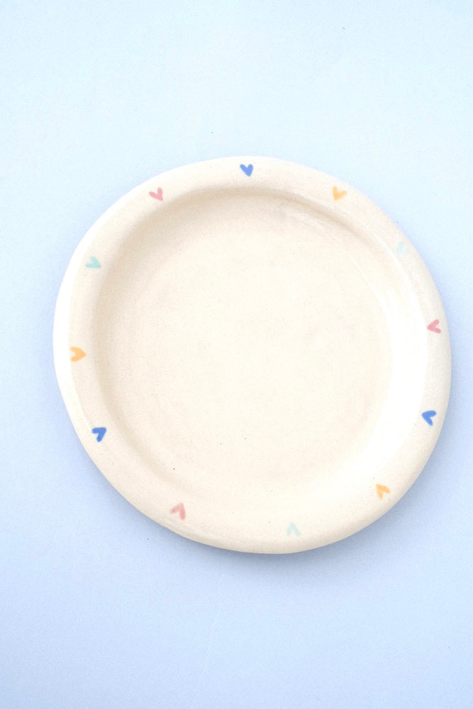 Assiette pour enfant en céramique, motif petits coeurs