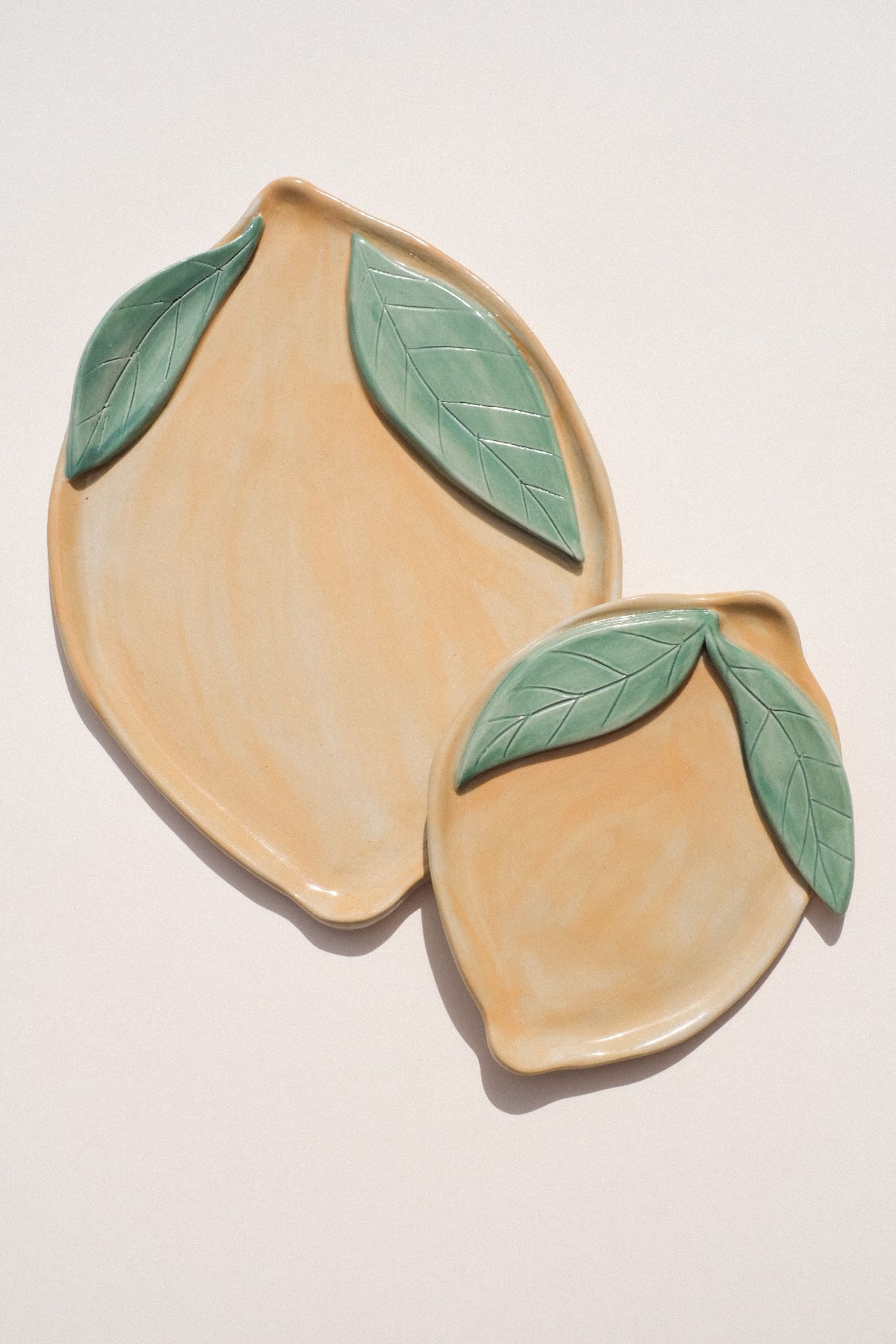 Assiette citron en céramique, pièce artisanale unique