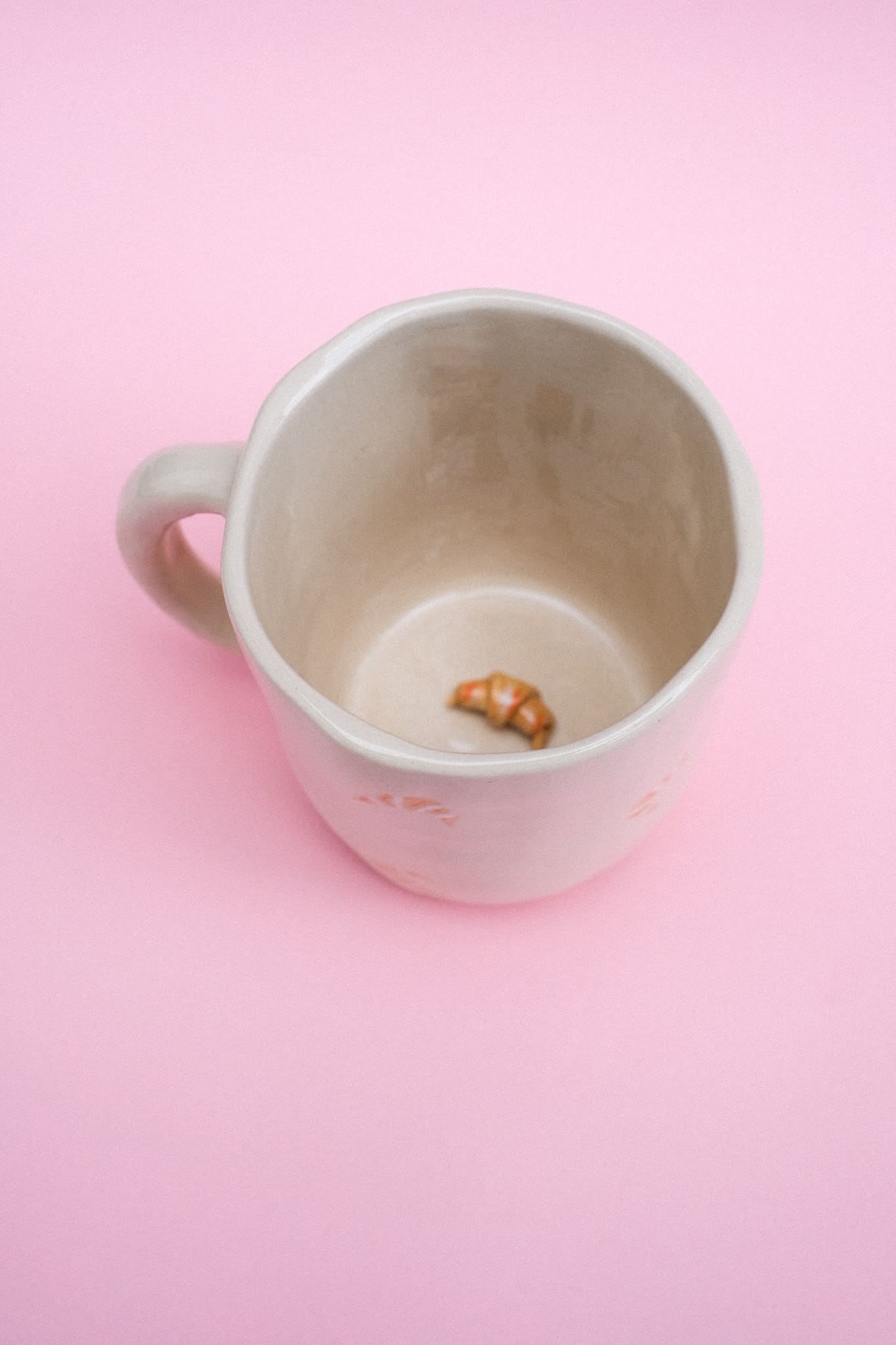 Mug croissants en céramique (avec un petit croissant au fond)