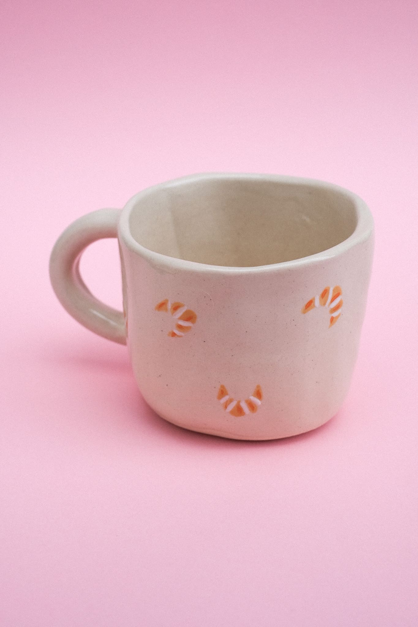 Mug croissants en céramique (avec un petit croissant au fond)