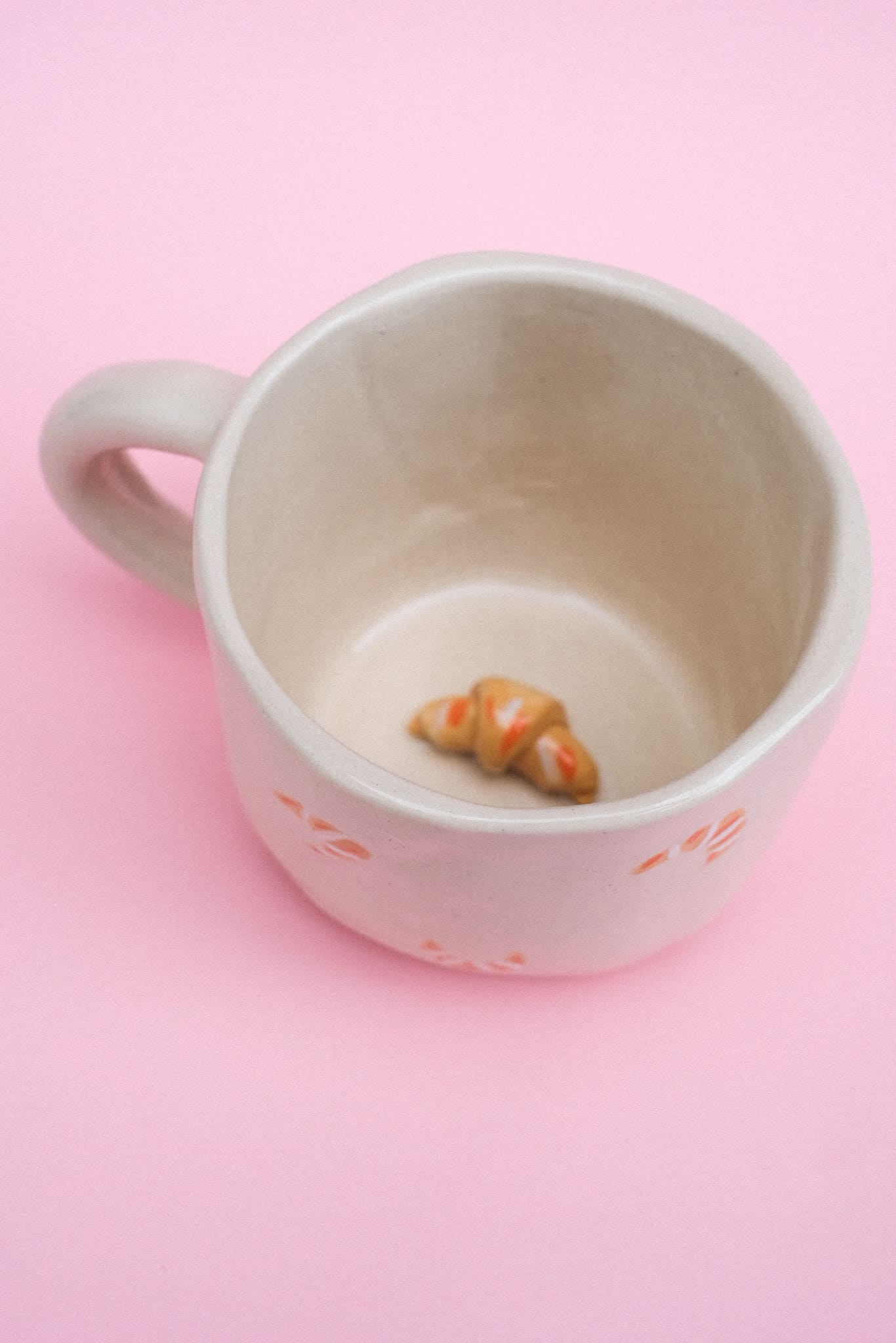 Mug croissants en céramique (avec un petit croissant au fond)