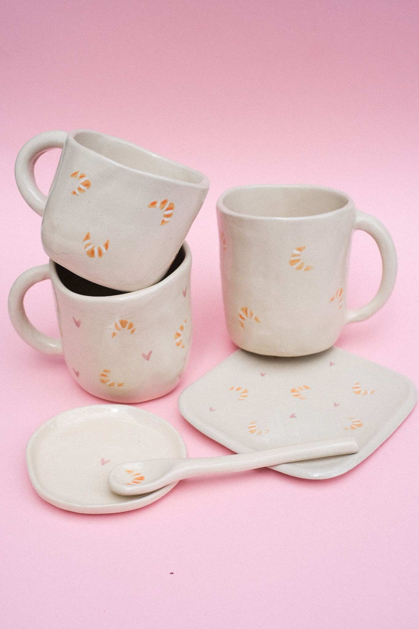 Mug croissants en céramique (avec un petit croissant au fond)