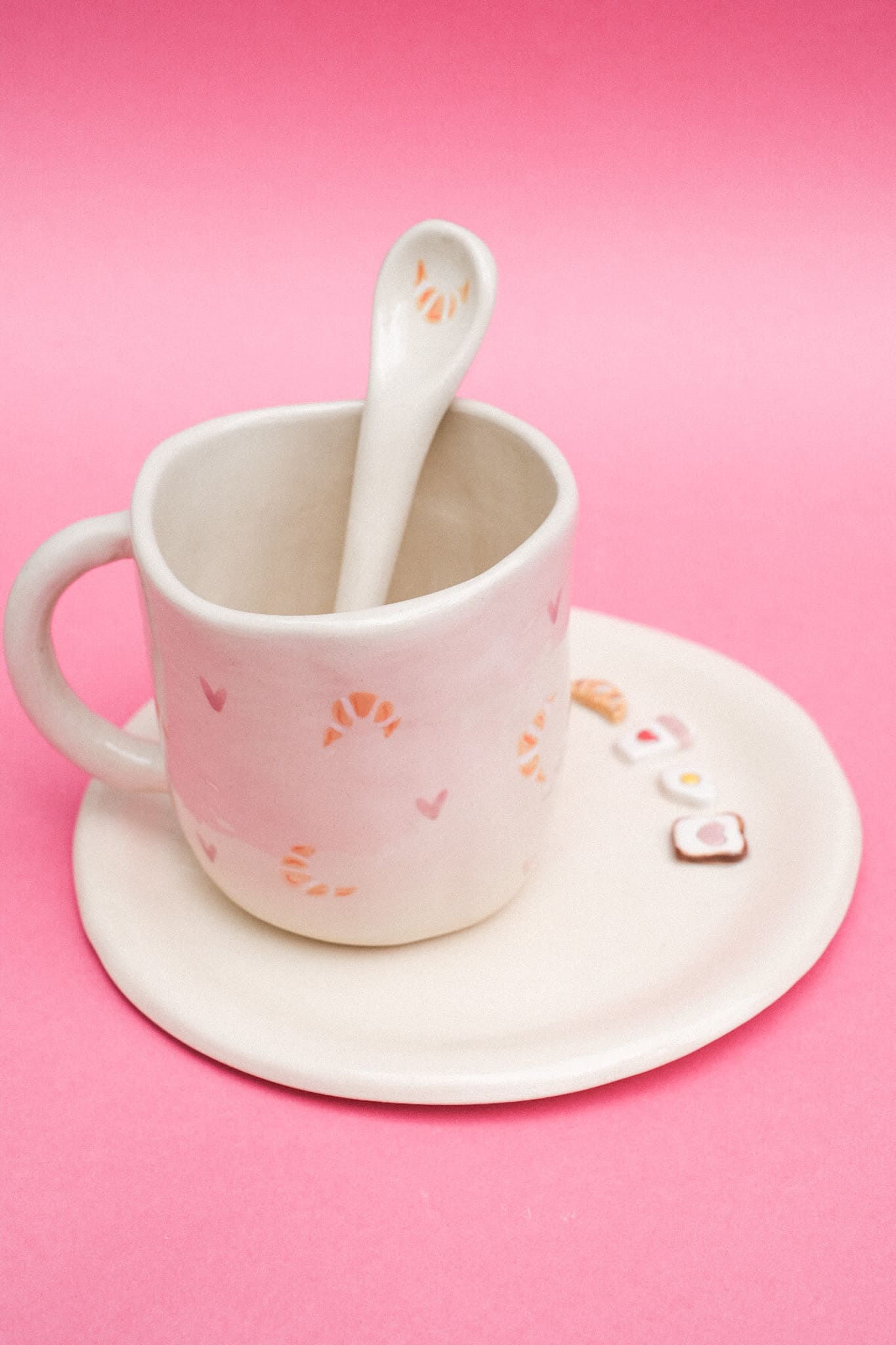 Mug croissants en céramique (avec un petit croissant au fond)