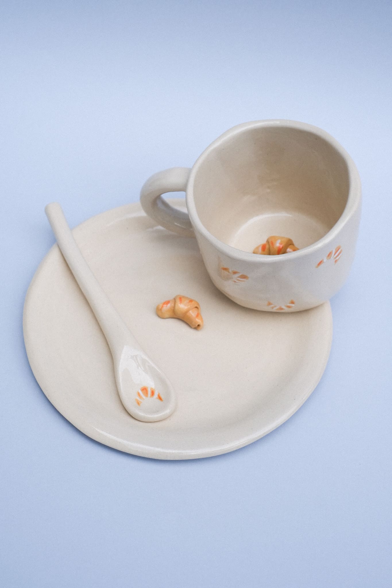 Mug croissants en céramique (avec un petit croissant au fond)