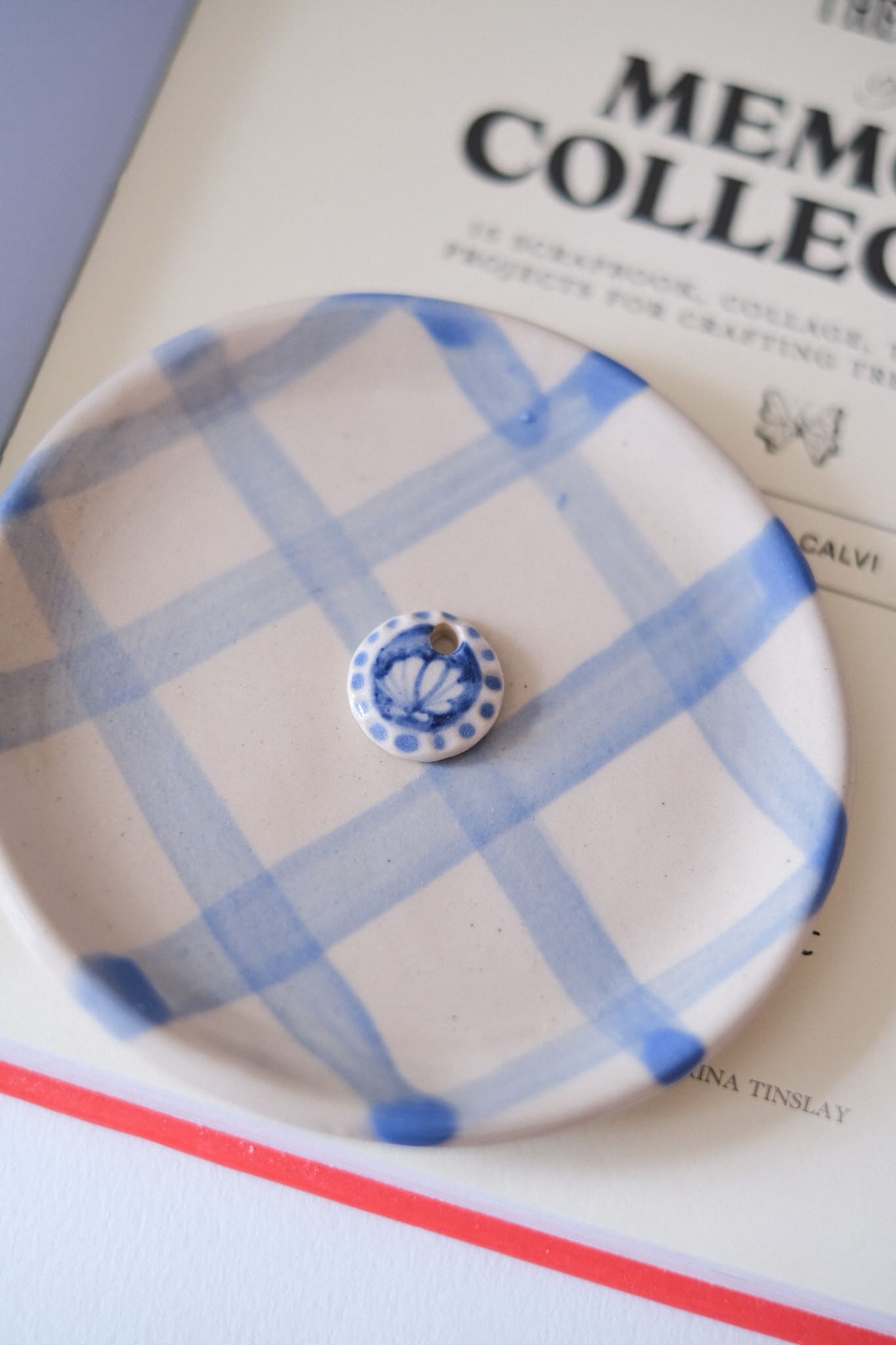 Petite médaille céramique, peinte à la main