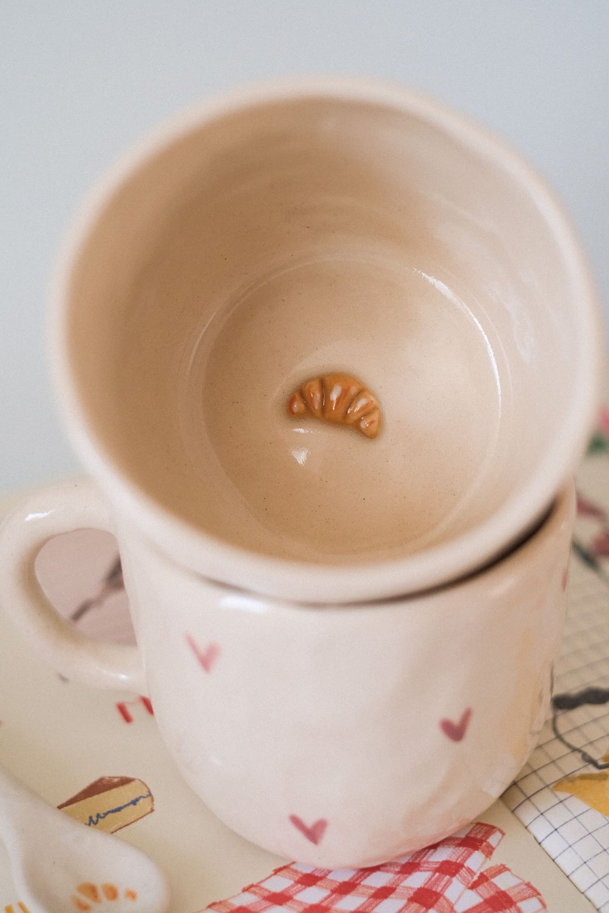 Mug motif croissant en céramique sans anse