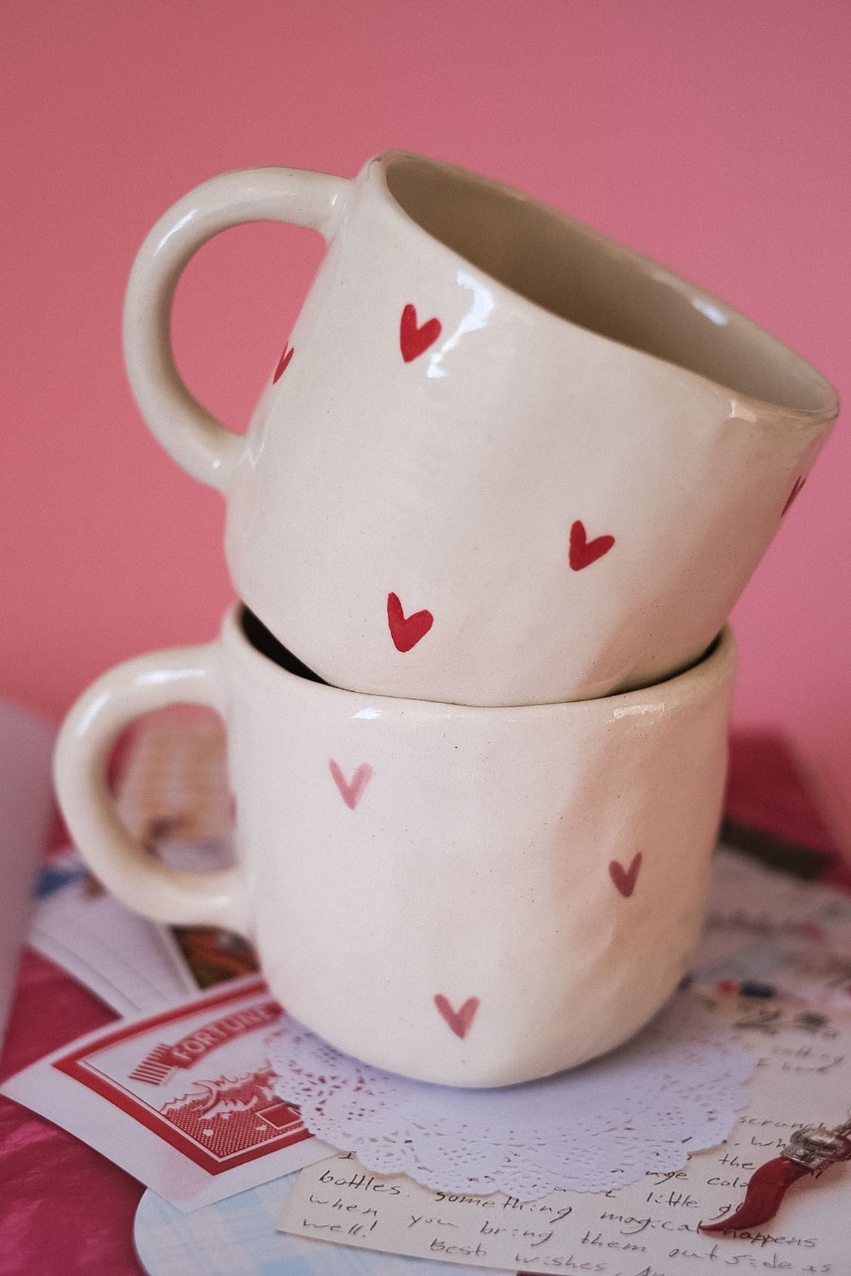 Mug en céramique - Petits cœurs peints à la main