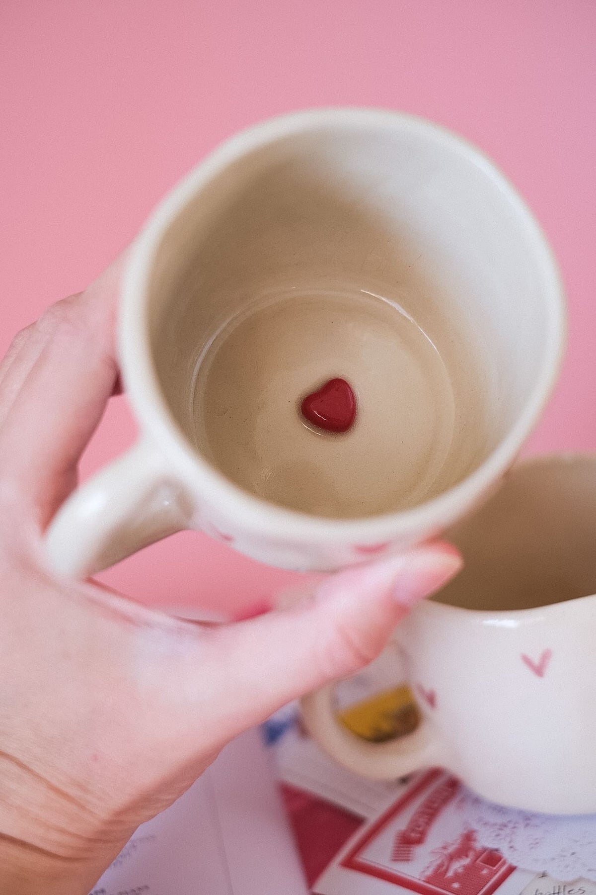 Mug en céramique - Petits cœurs peints à la main