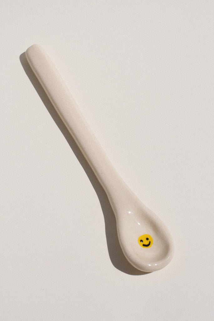 Cuillère en céramique artisanale, motif smiley