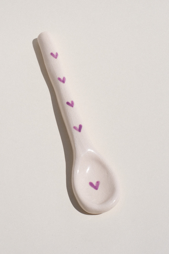 Cuillère en céramique artisanale - motif petits coeurs violets